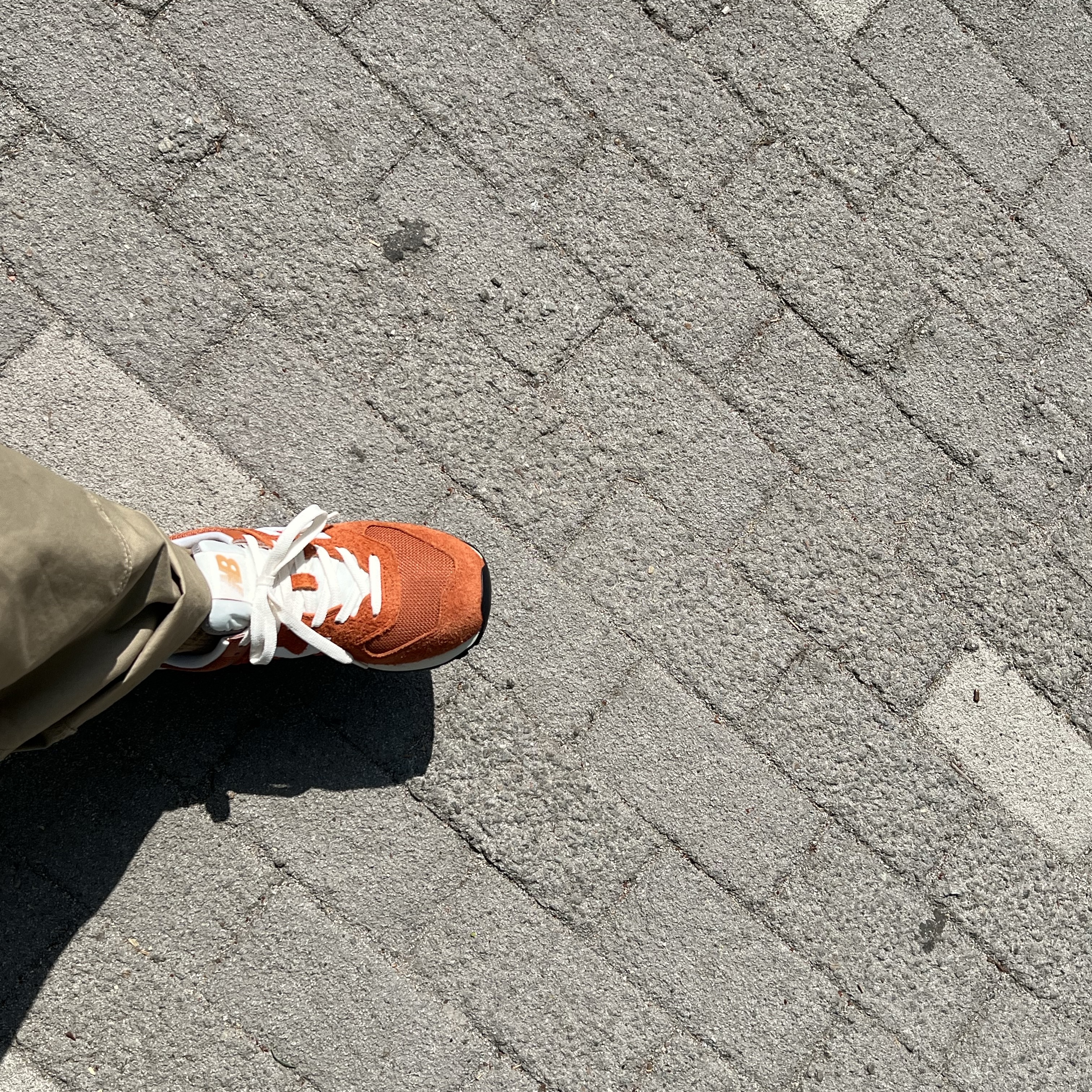 New Balance 574 Heritage Orange Burst White 착용 스타일 - 6