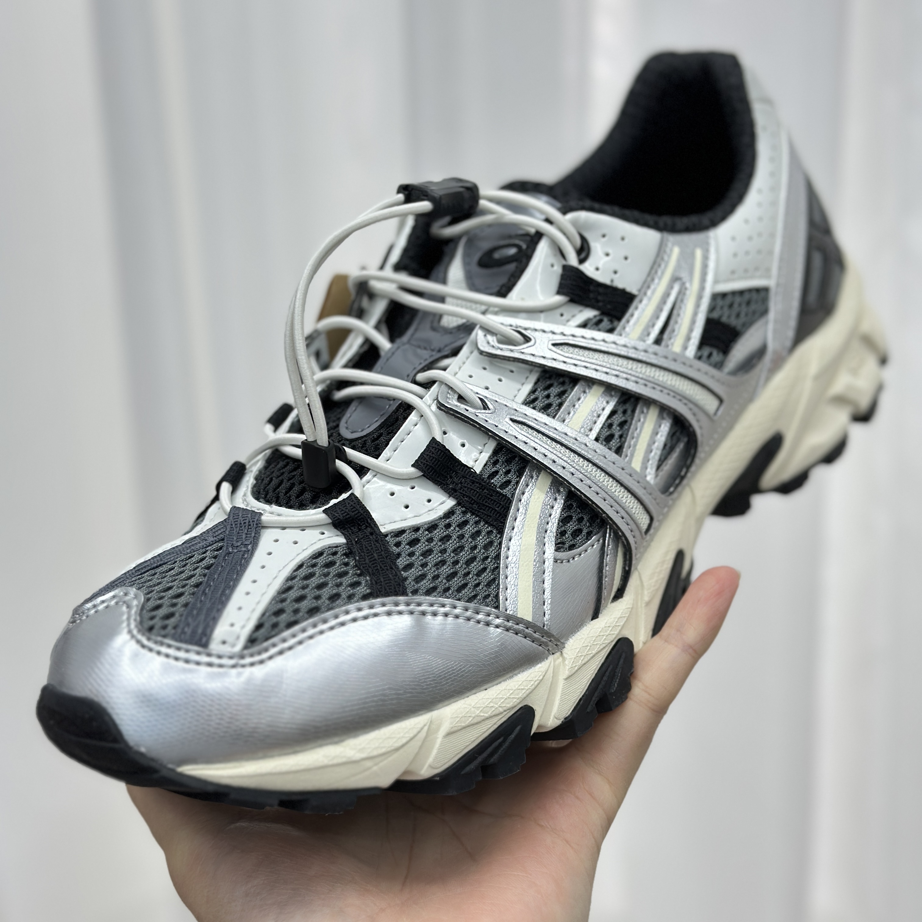 Asics Unlimited Gel-Sonoma 15-50 Steel Grey Pure Silver 착용 스타일