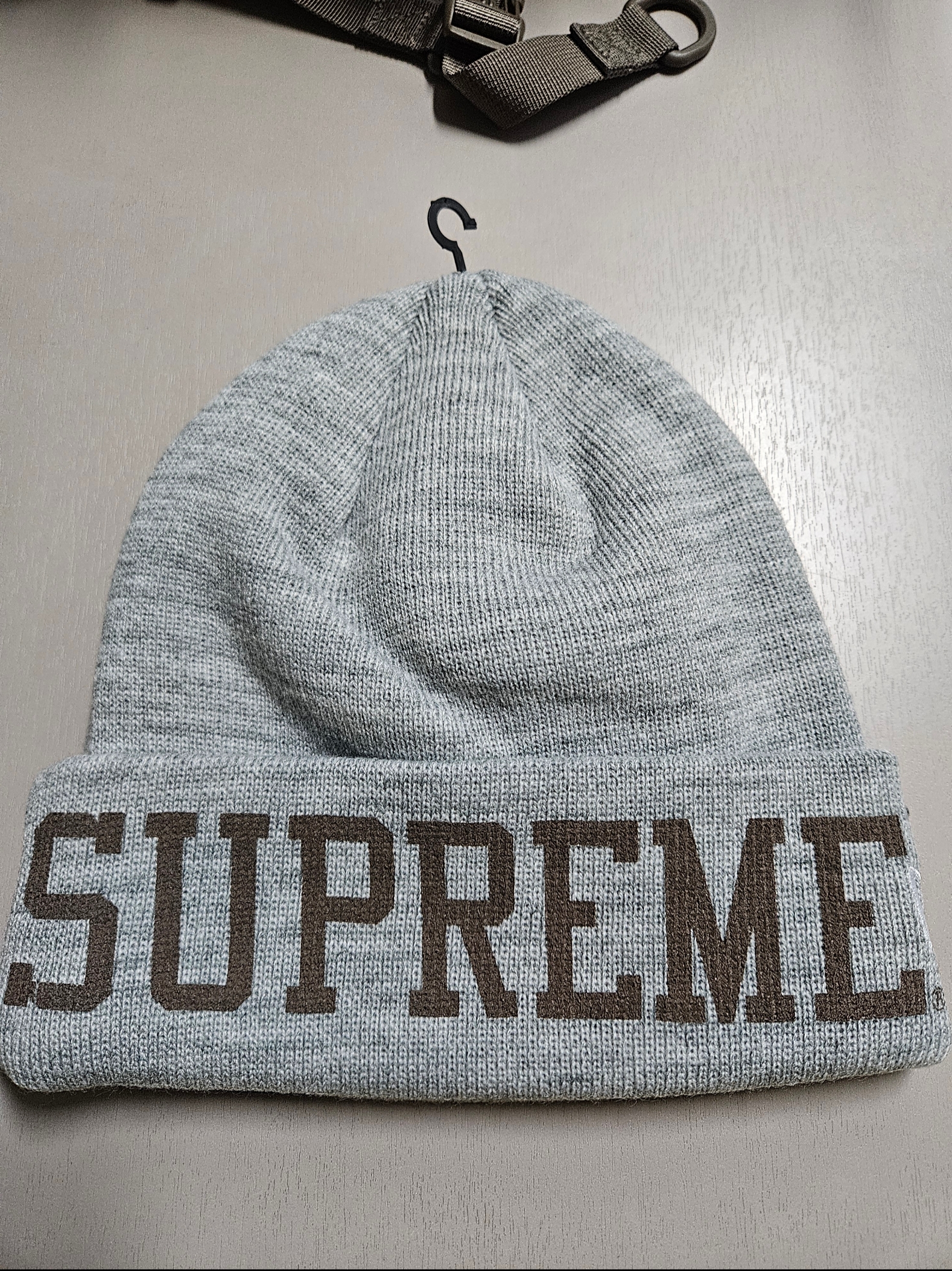 Supreme New Era Varsity Beanie Heather Grey - 23FW 착용 스타일 - 1