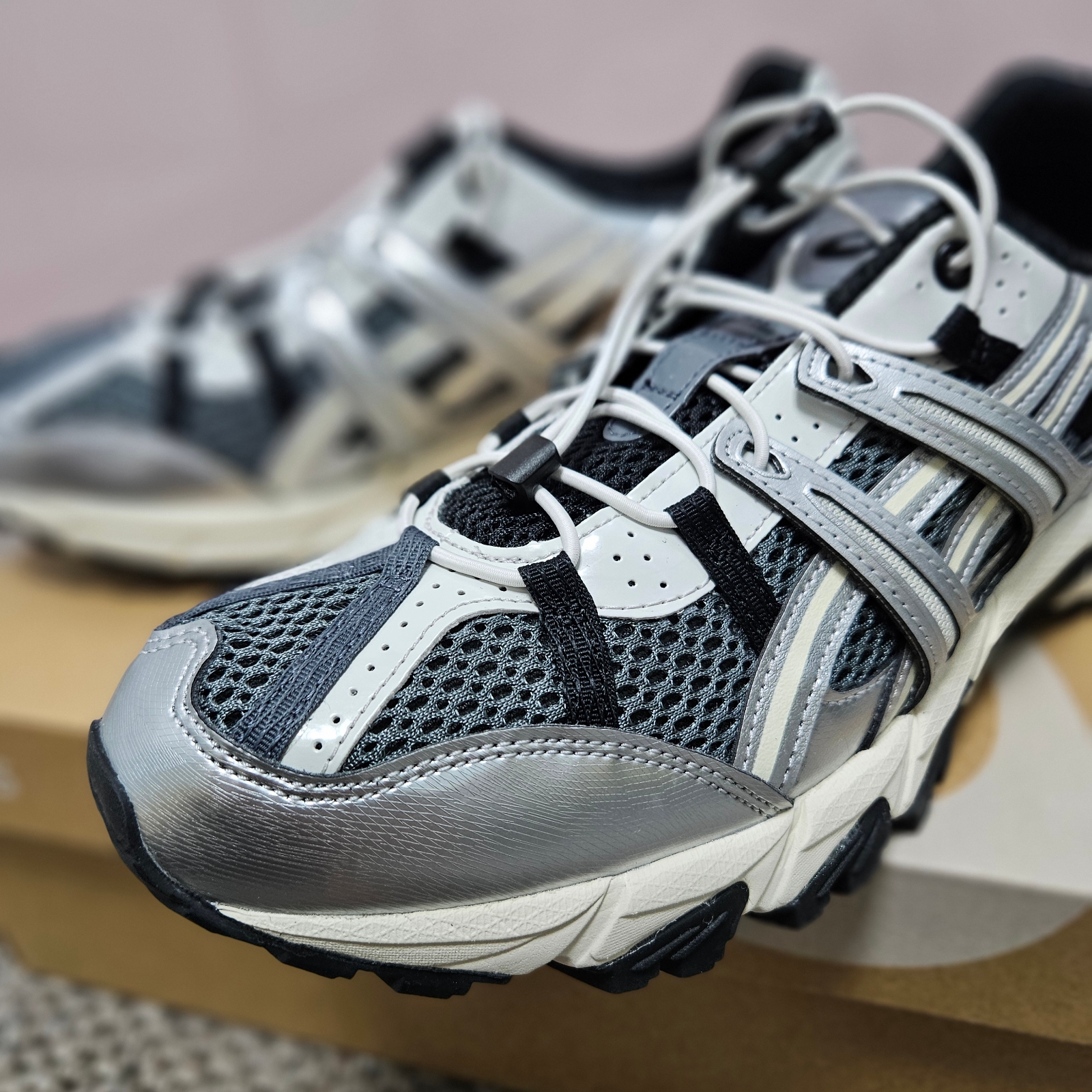 Asics Unlimited Gel-Sonoma 15-50 Steel Grey Pure Silver 착용 스타일 - 2