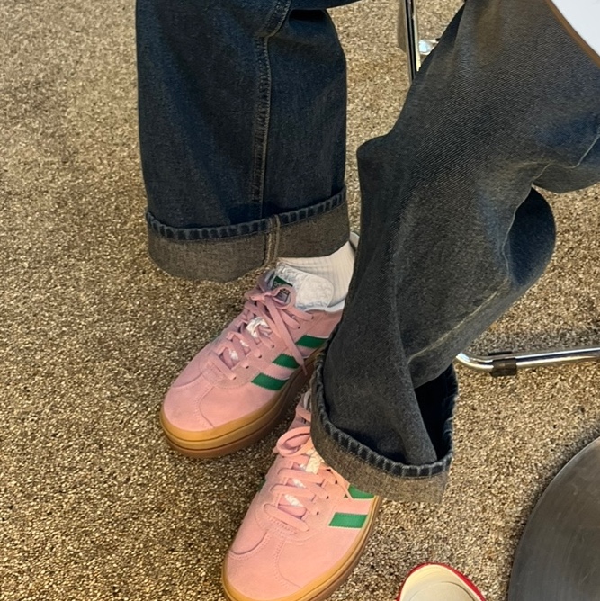 (W) Adidas Gazelle Bold True Pink Green 착용 스타일