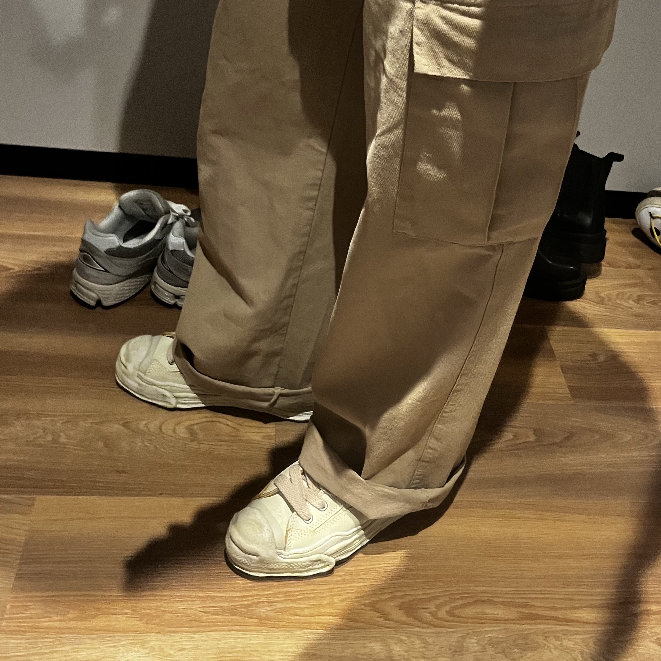 Maison Mihara Yasuhiro Hank OG Sole Leather Low-top Sneakers White 착용 스타일