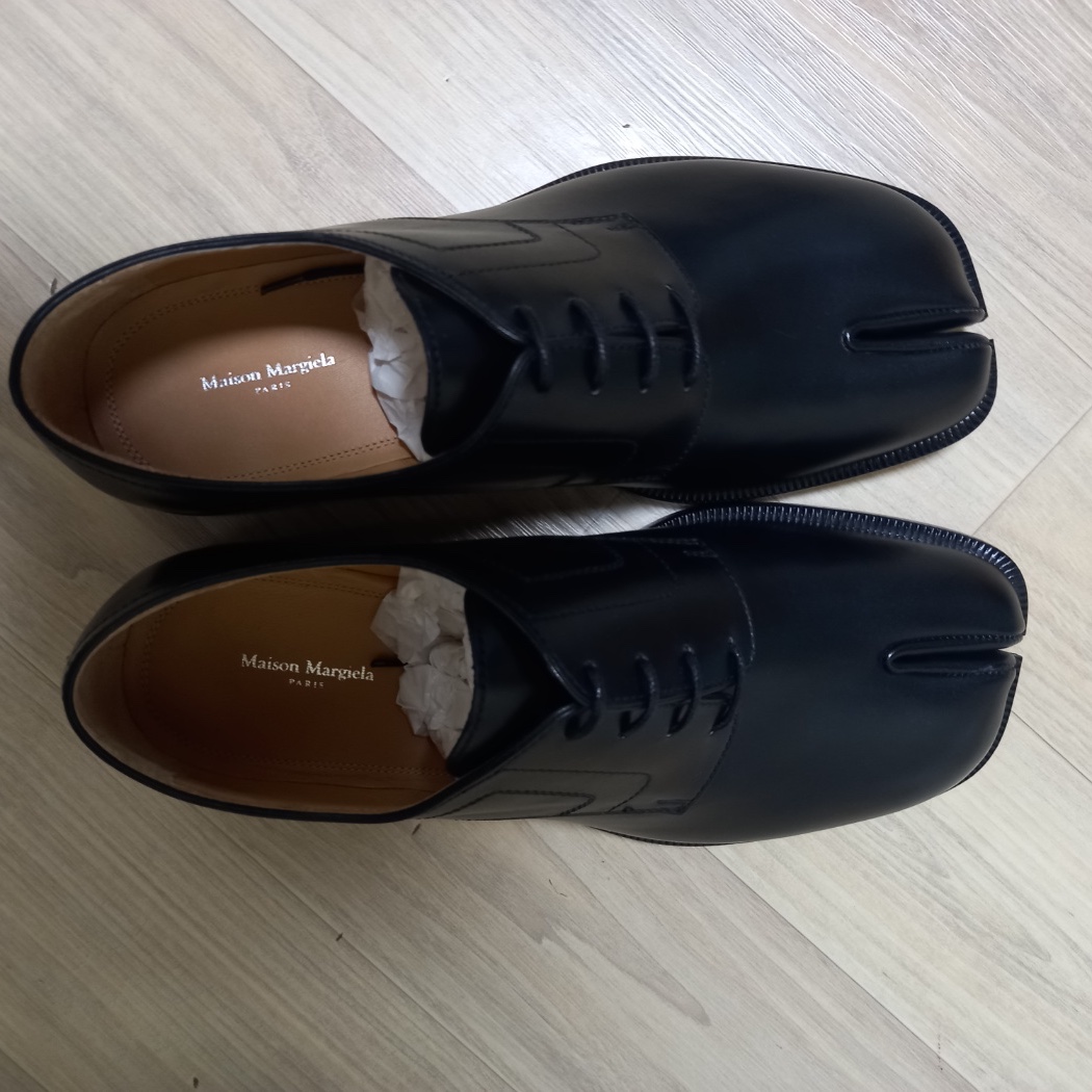 Maison Margiela Tabi Lace-Up Shoes Black 착용 스타일