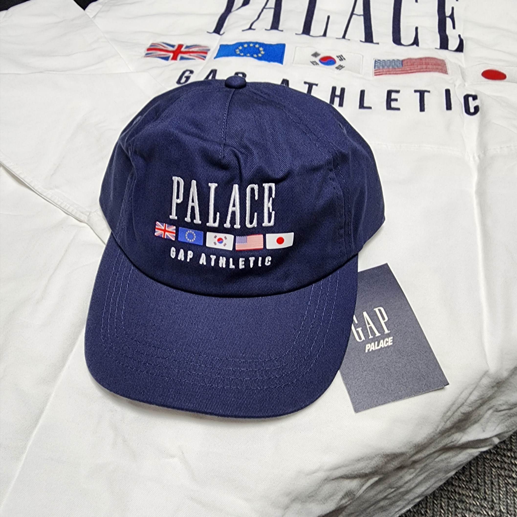 Palace x Gap Flag 6-Panel Navy - 24SS, Palace x Gap Oxford Drop Shoulder White - 24SS 착용 스타일