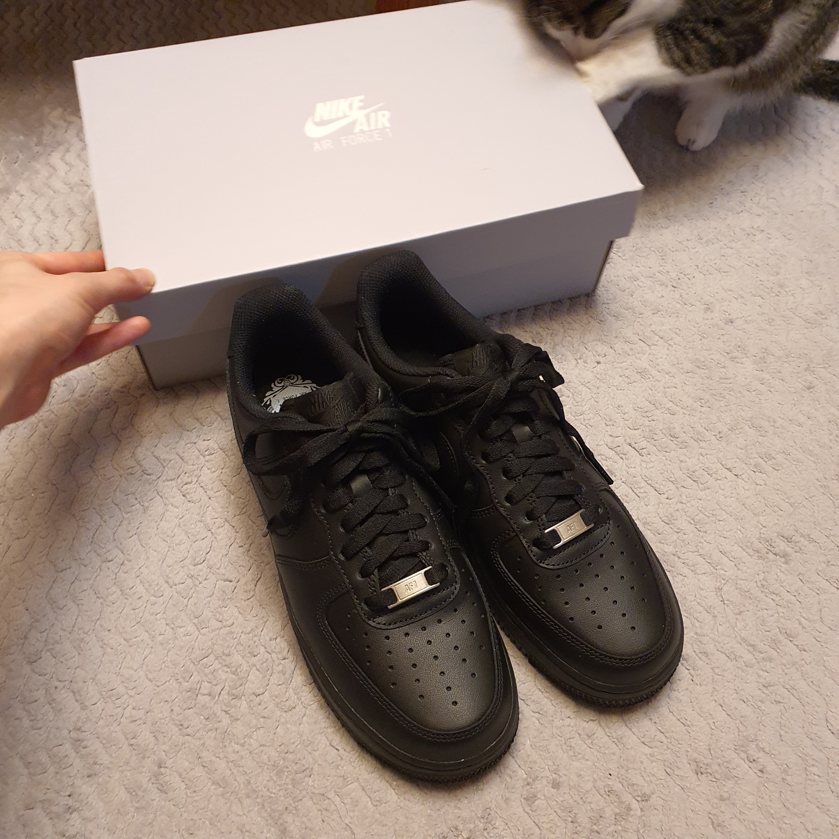 Nike Air Force 1 '07 Low Triple Black 착용 스타일 - 2