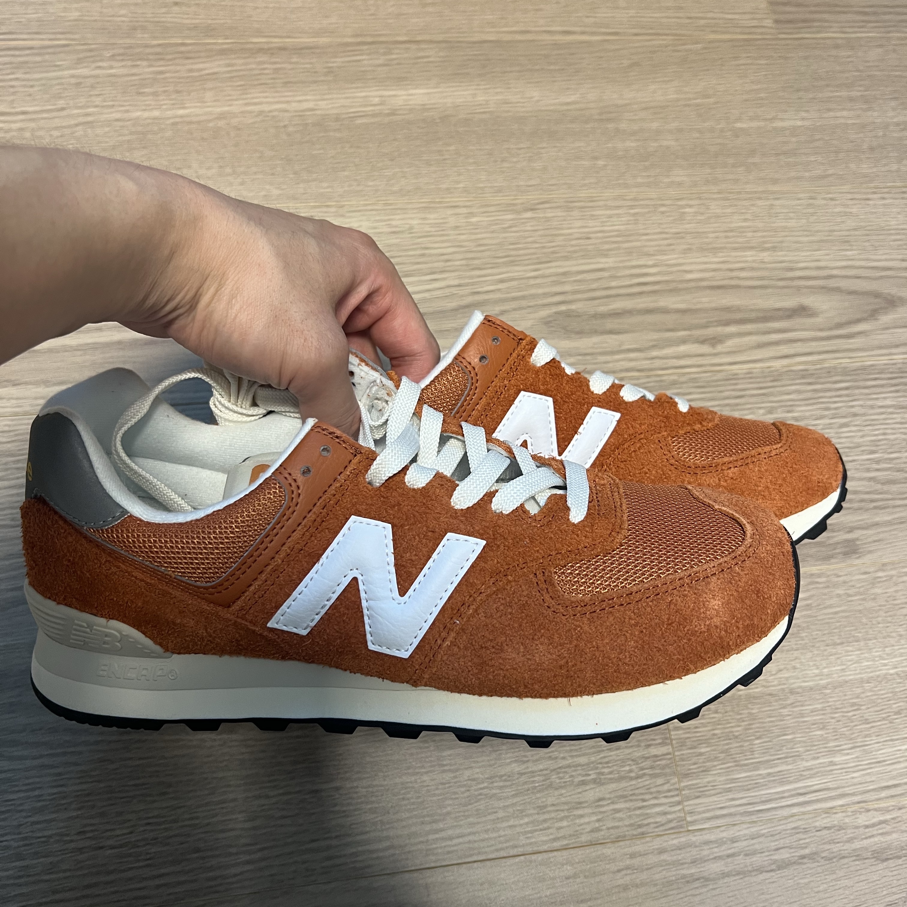 New Balance 574 Heritage Orange Burst White 착용 스타일 - 7