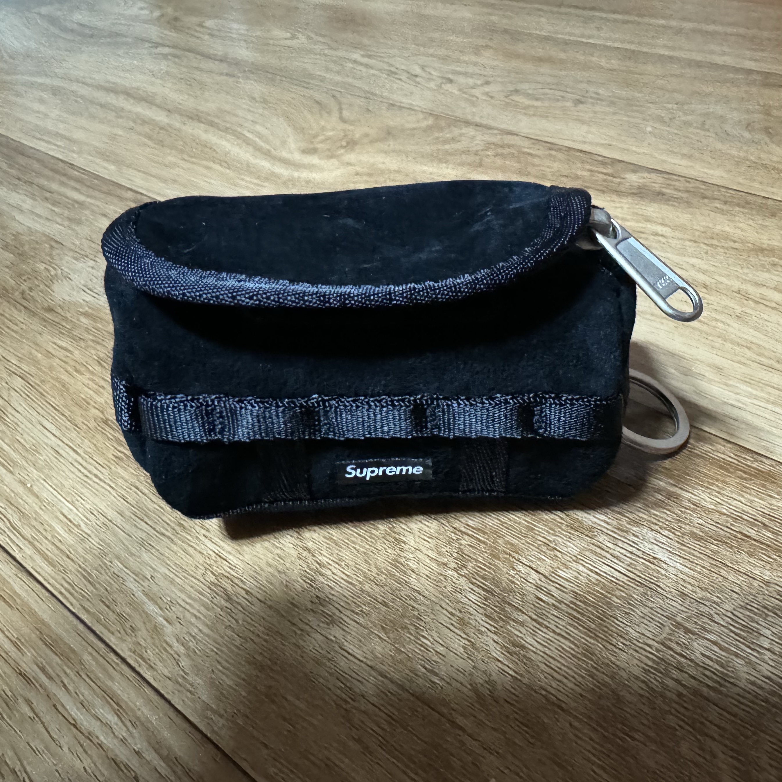 Supreme x The North Face Suede Base Camp Duffle Keychain Black - 23FW 착용 스타일