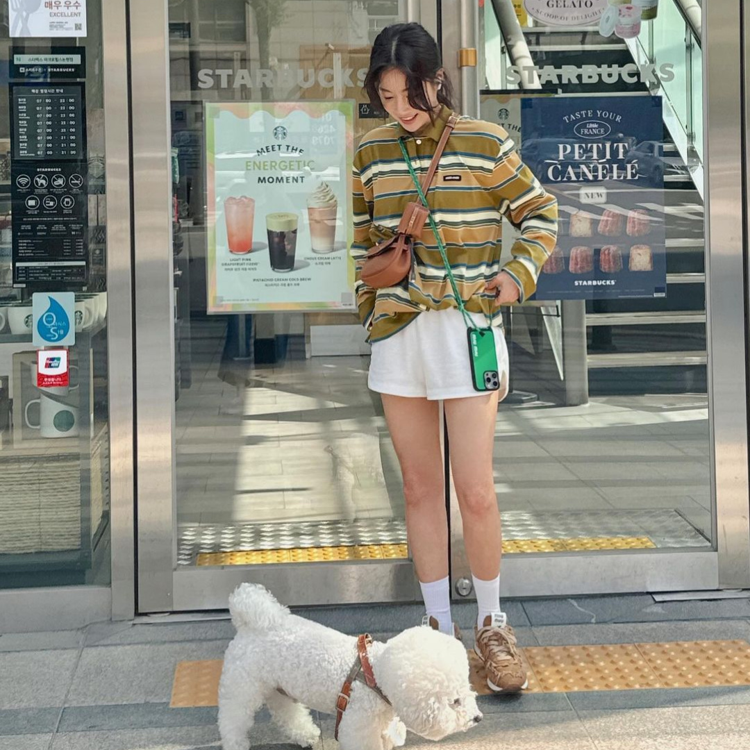 (W) New Balance x Miu Miu 574 Marble Denim Cognac 착용 스타일 - 2
