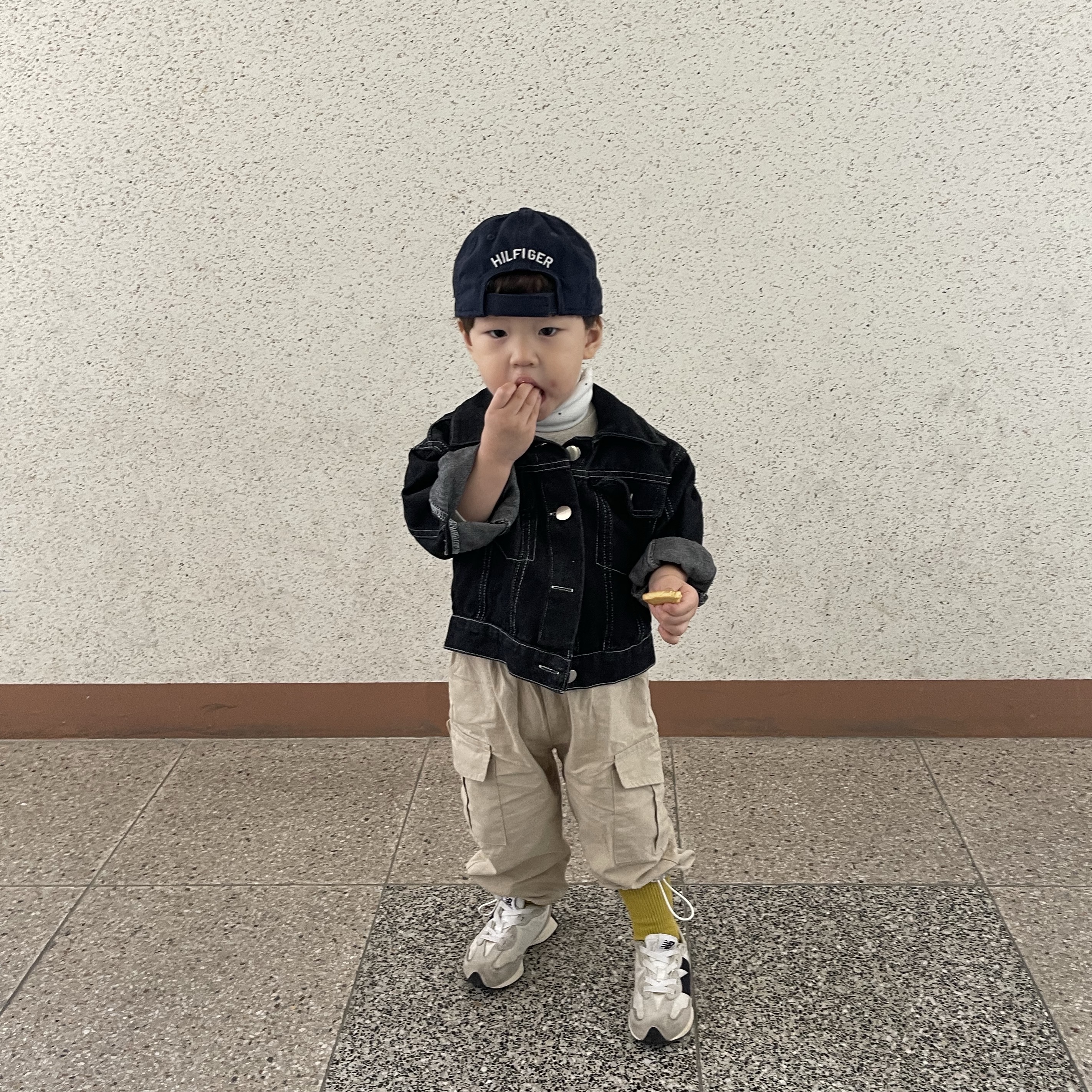 (PS) New Balance 327 White Black 착용 스타일 - 2