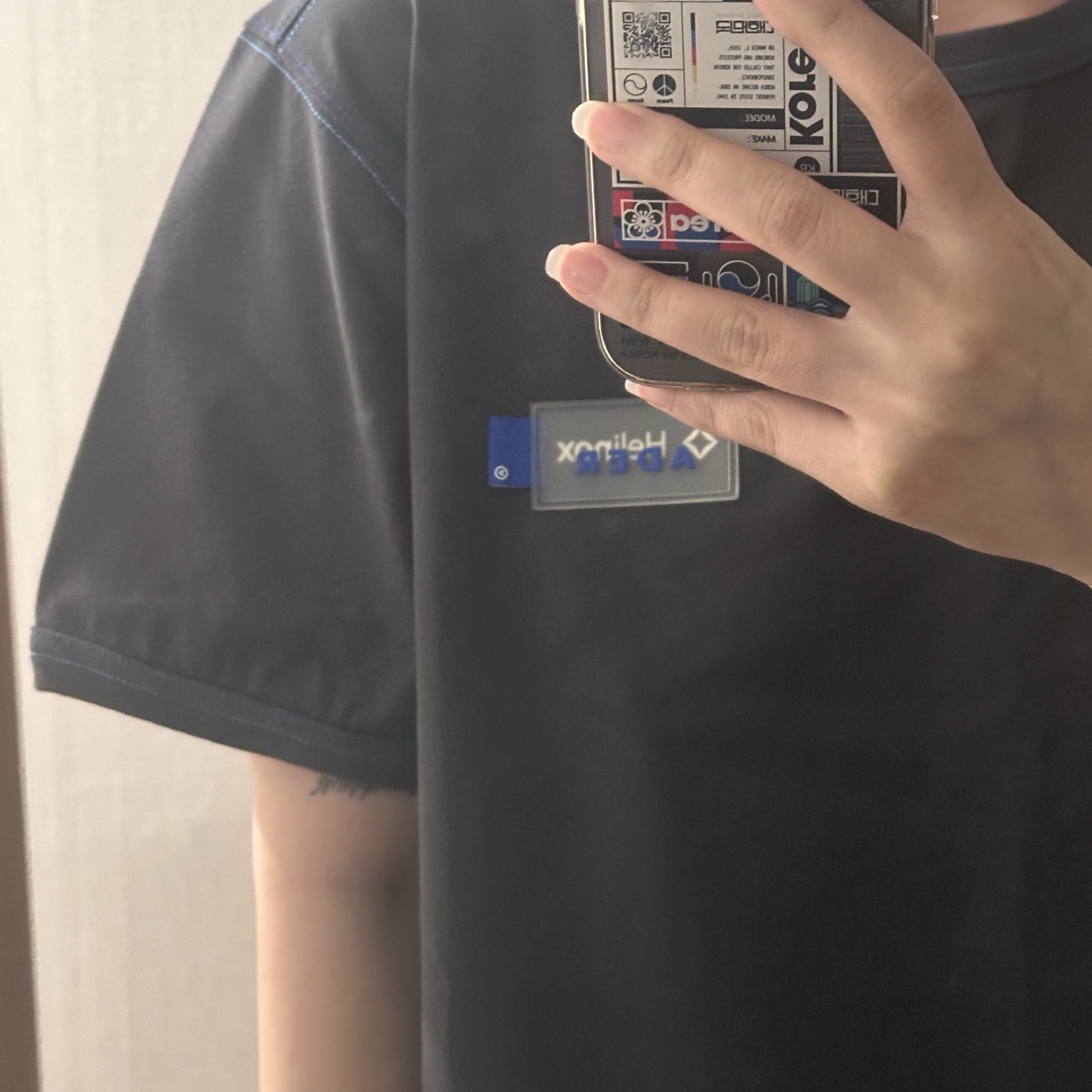 Ader Error x Helinox T-Shirt Charcoal 착용 스타일 - 7