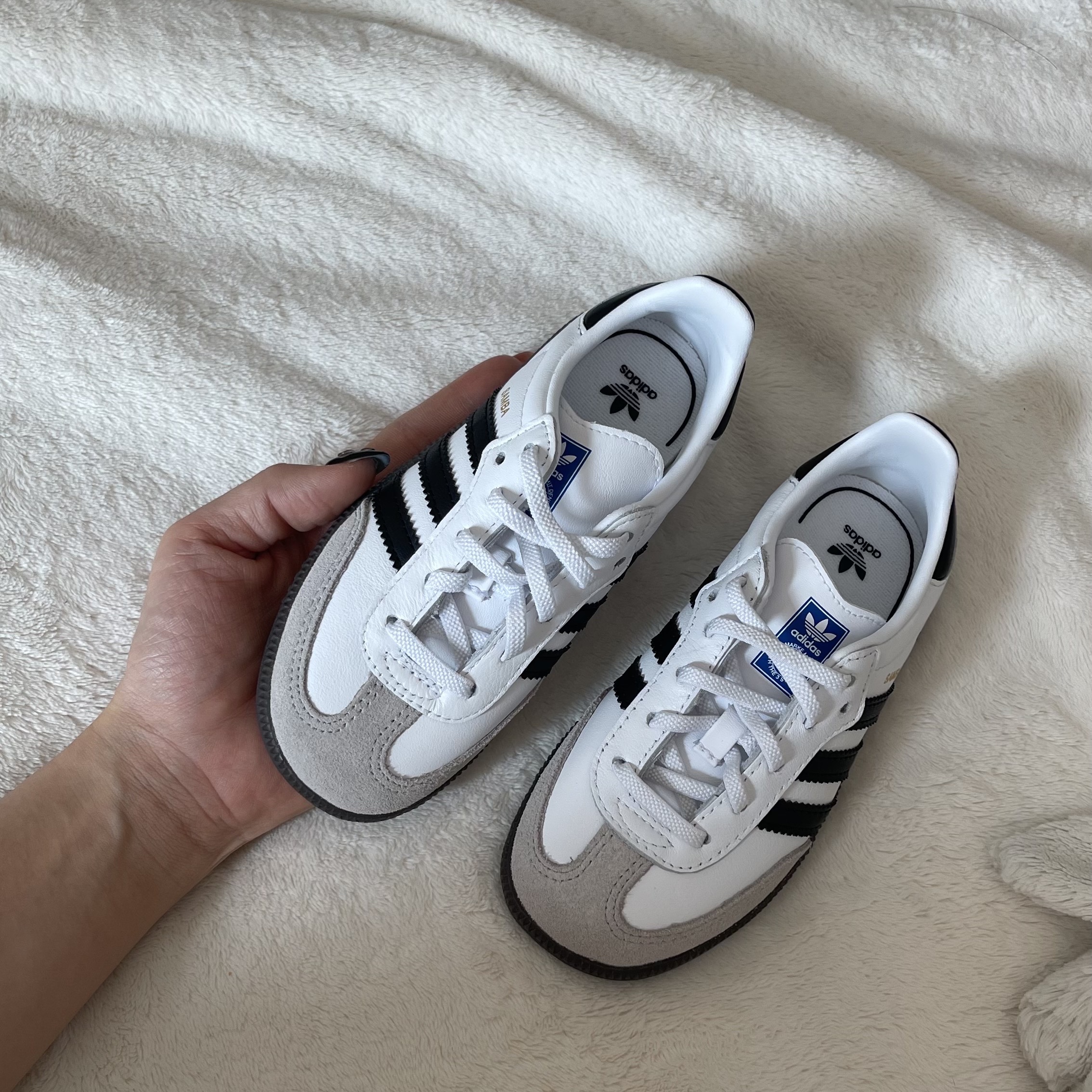 (C) Adidas Samba OG Cloud White Core Black 착용 스타일 - 1