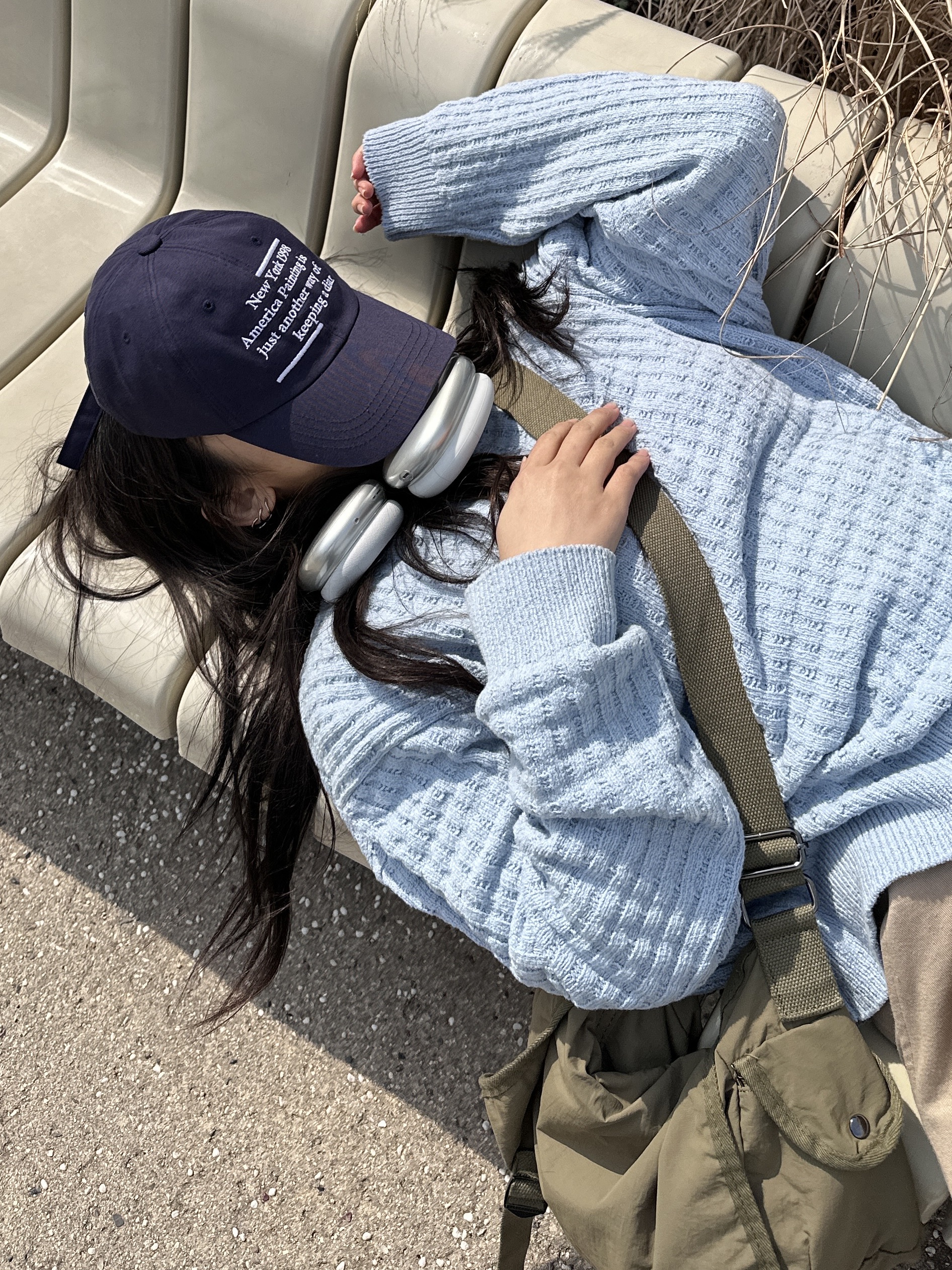 Casetify x Matin Kim iPhone Black Logo Impact Case Matte Black, New Balance 878 Navy 착용 스타일 - 5