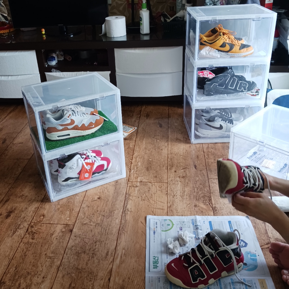 Cardinal Red Hawoo-A Bag Black, Onitsuka Tiger Mexico 66 Lunar New Year 2023 Cream Birch 착용 스타일 - 3