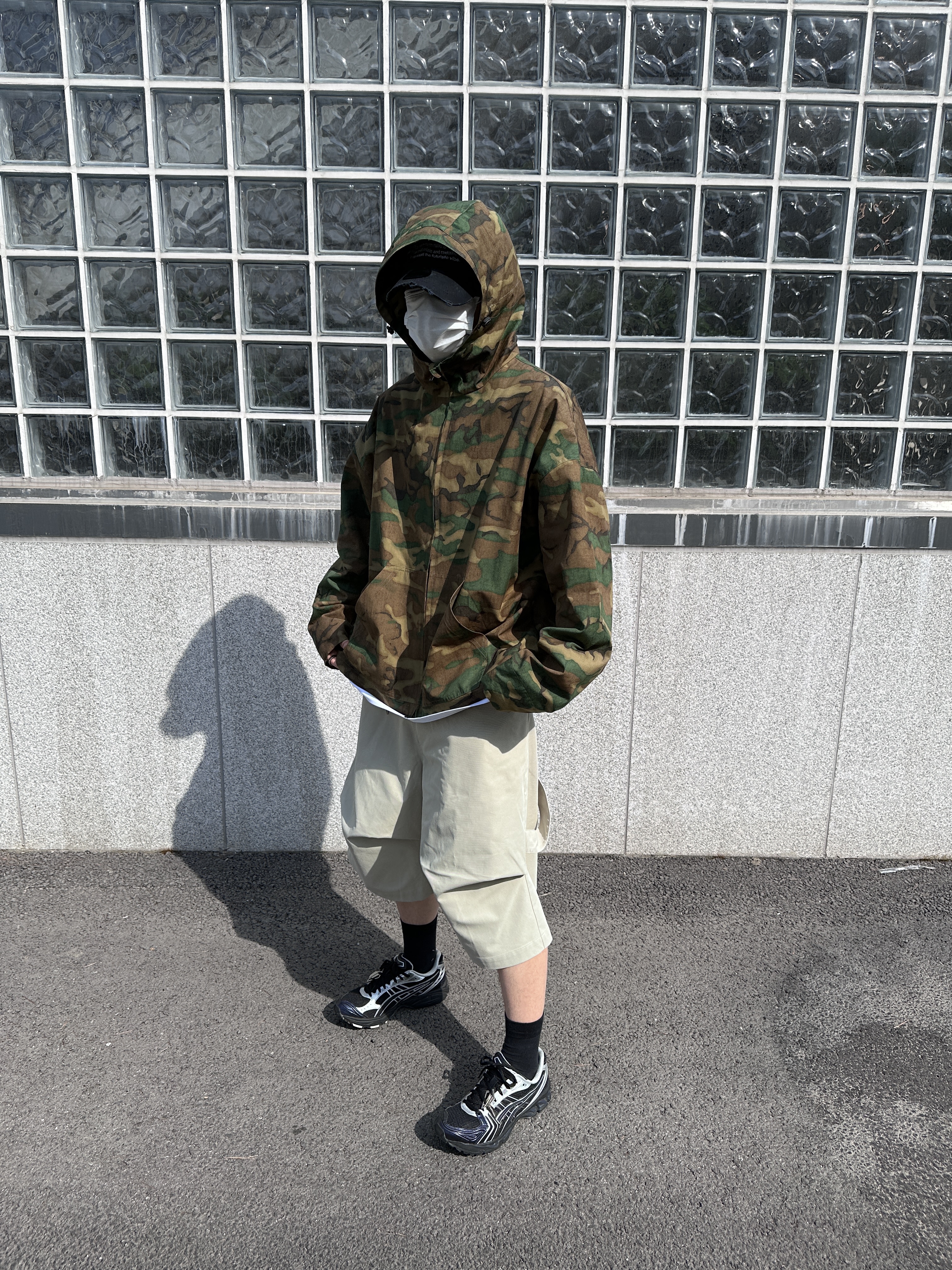 Nonnod Zip Jacket Camo, Nonnod Alpine Carpenter Shorts Beige 착용 스타일 - 3