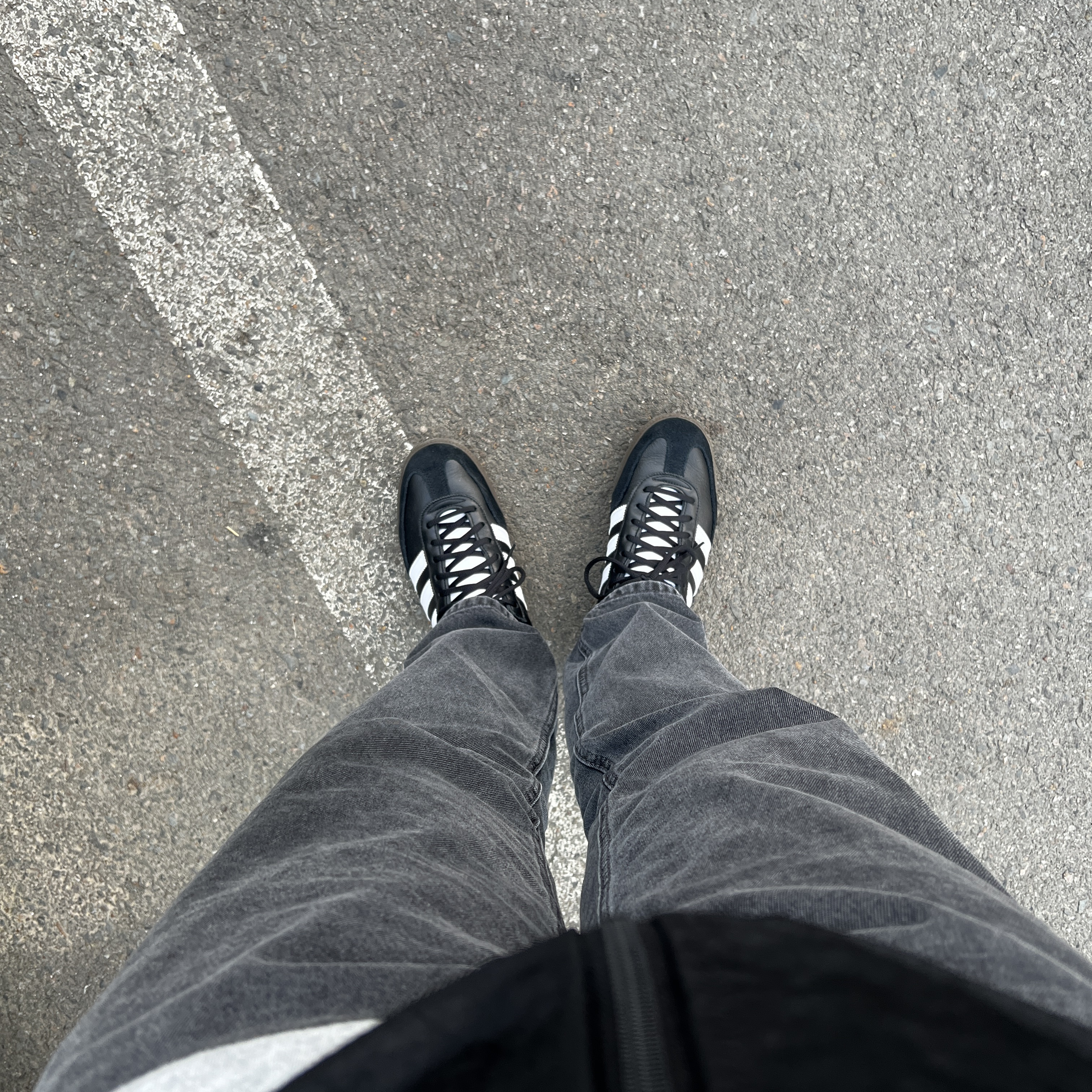 Adidas Spezial Handball Core Black White 착용 스타일