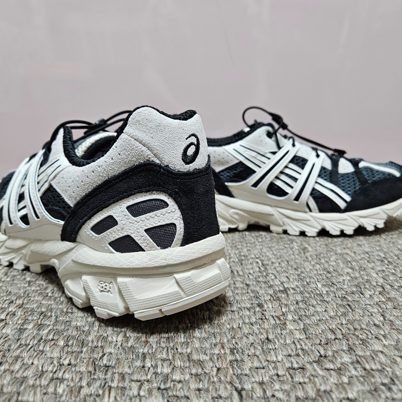 Asics Unlimited Gel-Sonoma 15-50 Carrier Grey White Alyssum 착용 스타일 - 3