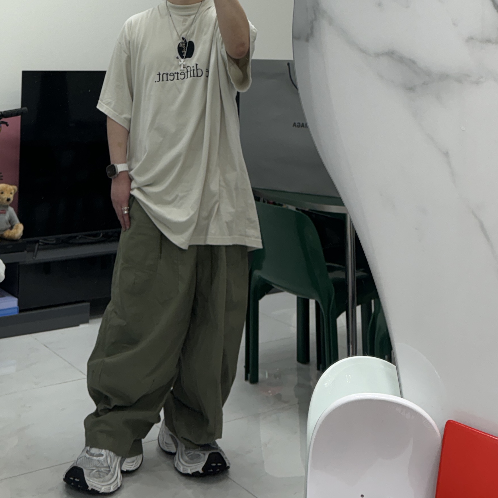 Balenciaga 10XL Sneakers White Grey Silver Black 착용 스타일 - 1