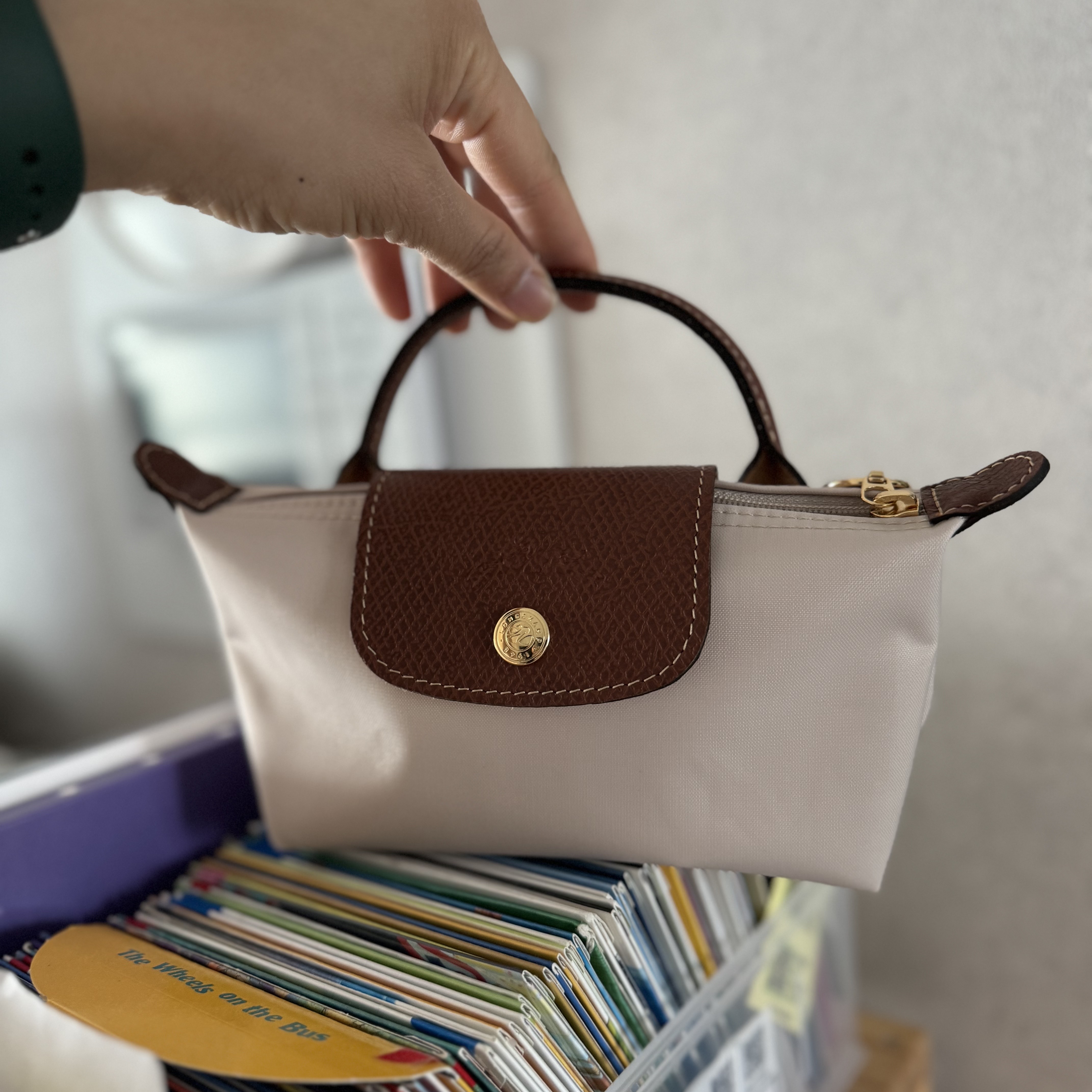 Longchamp Le Pliage Original Handle Pouch Paper 착용 스타일