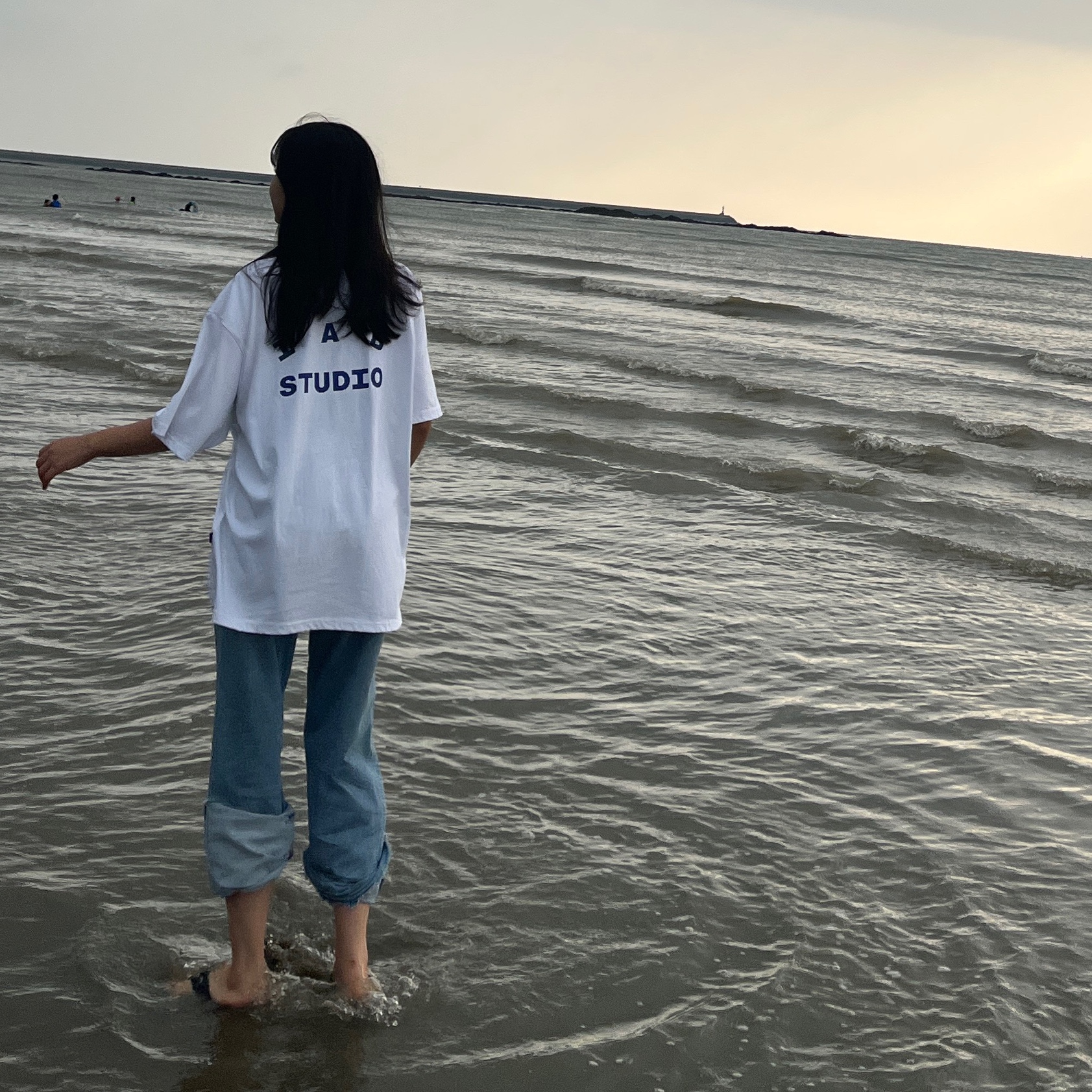 IAB Studio T-Shirt White Navy - 22FW 착용 스타일