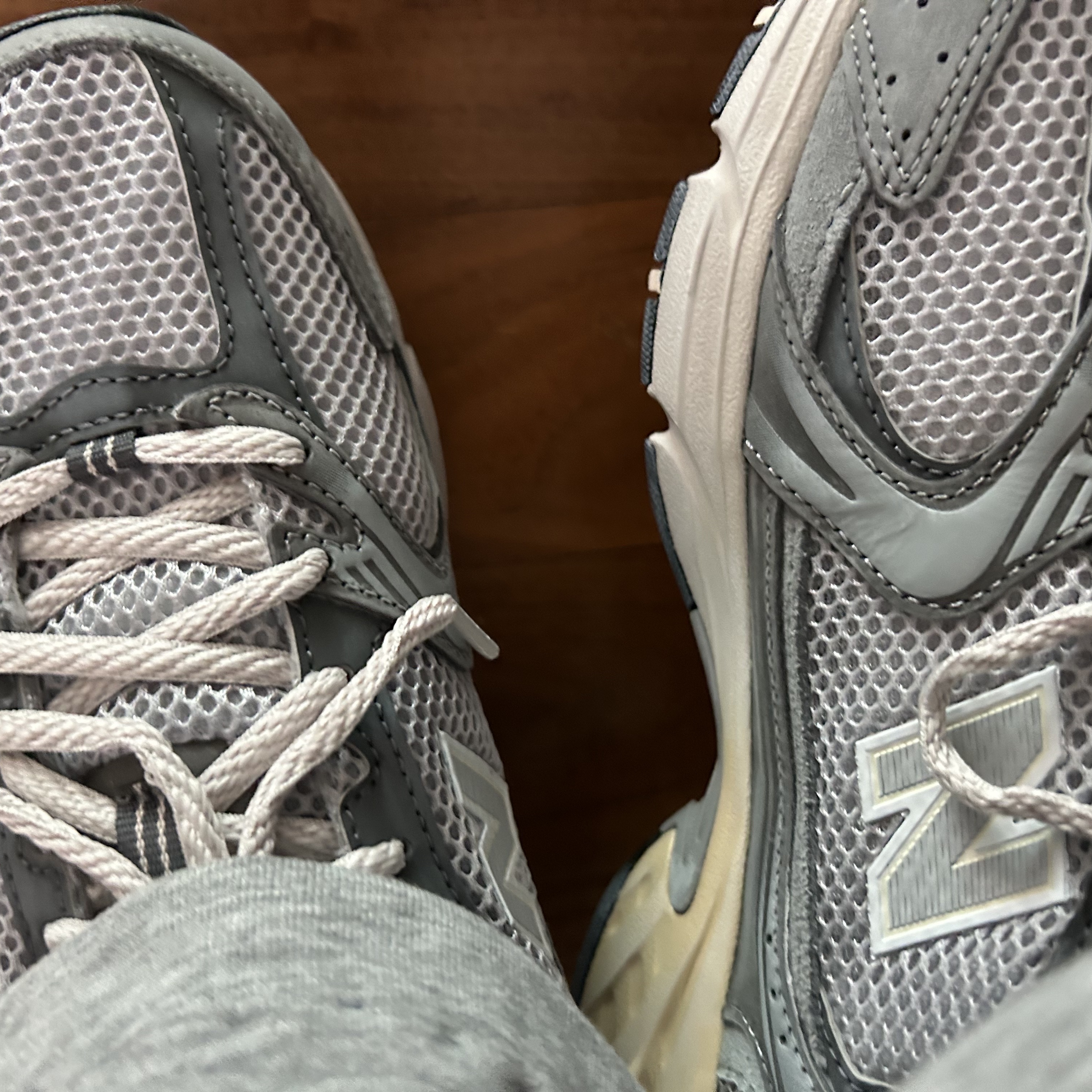 New Balance 530 Premium Vintage Grey Matter 착용 스타일