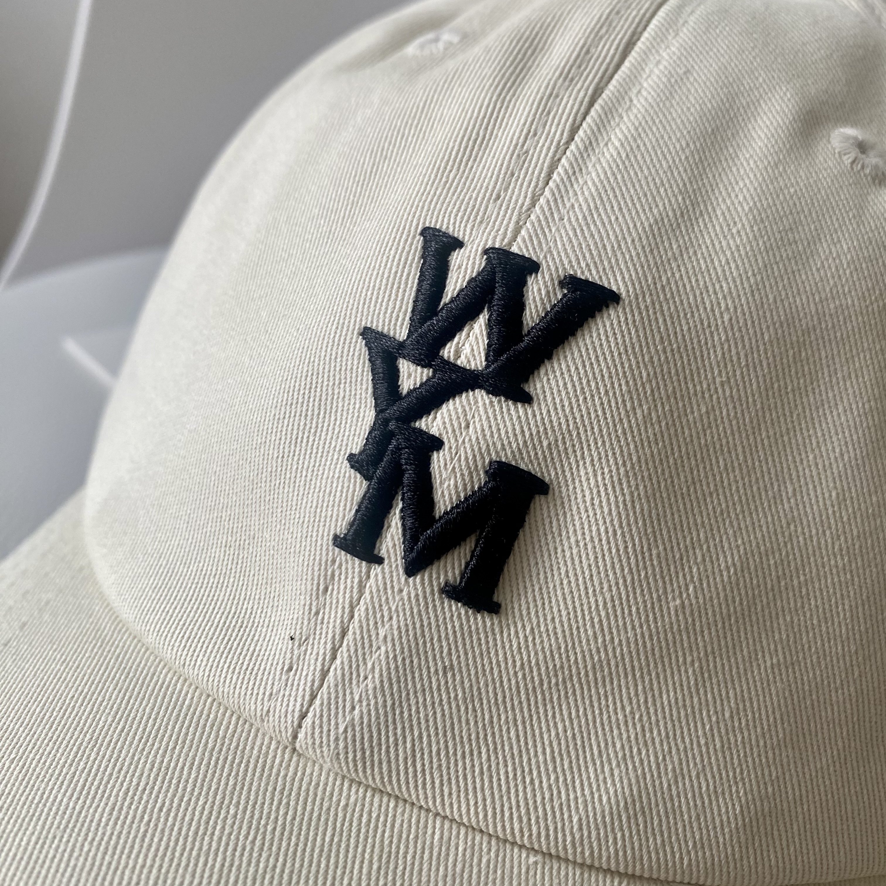 Wooyoungmi Logo Ball Cap Ivory - 23FW 착용 스타일 - 2