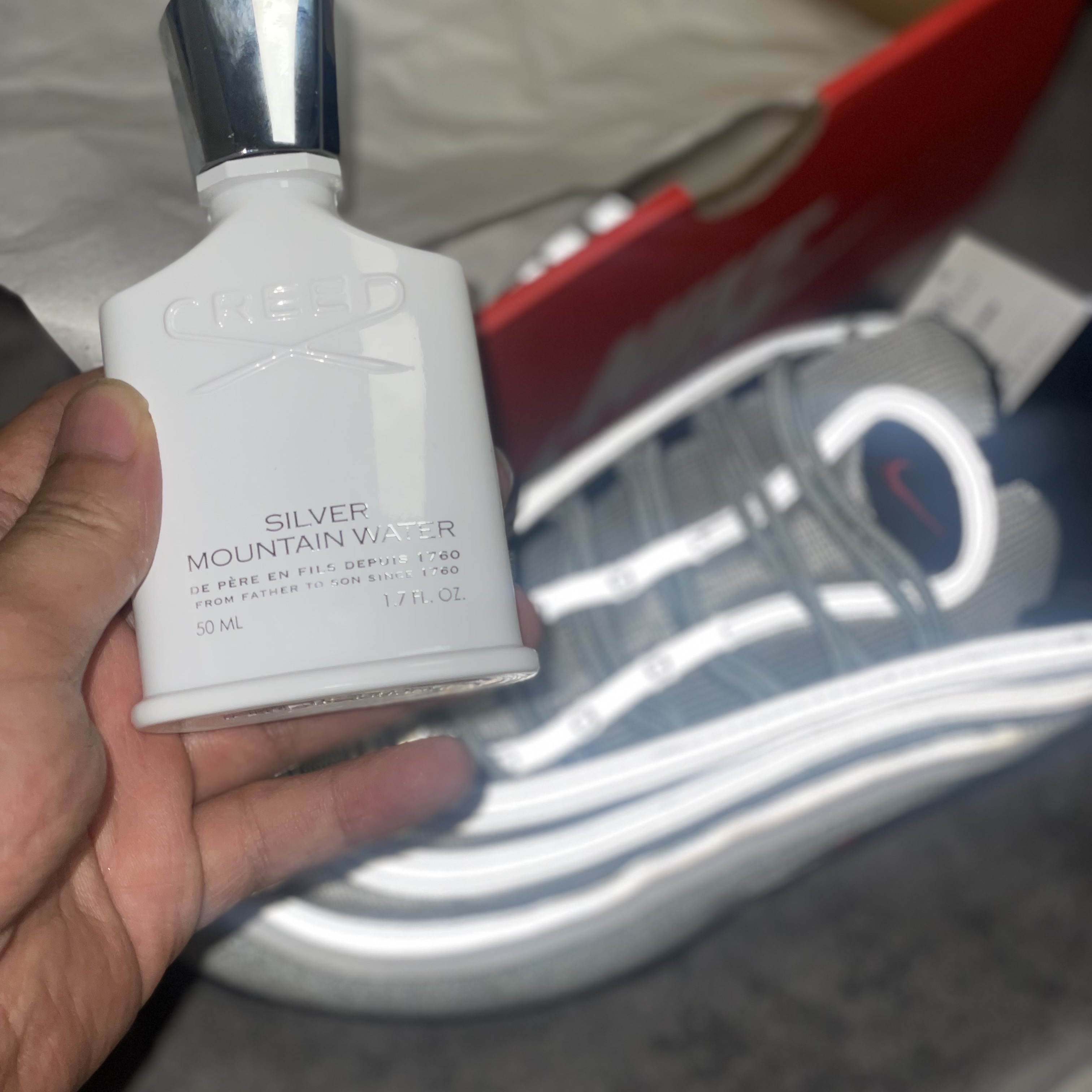 Nike Air VaporMax 97 Silver Bullet, Creed Silver Mountain Water Eau De Parfum 50ml 착용 스타일 - 3