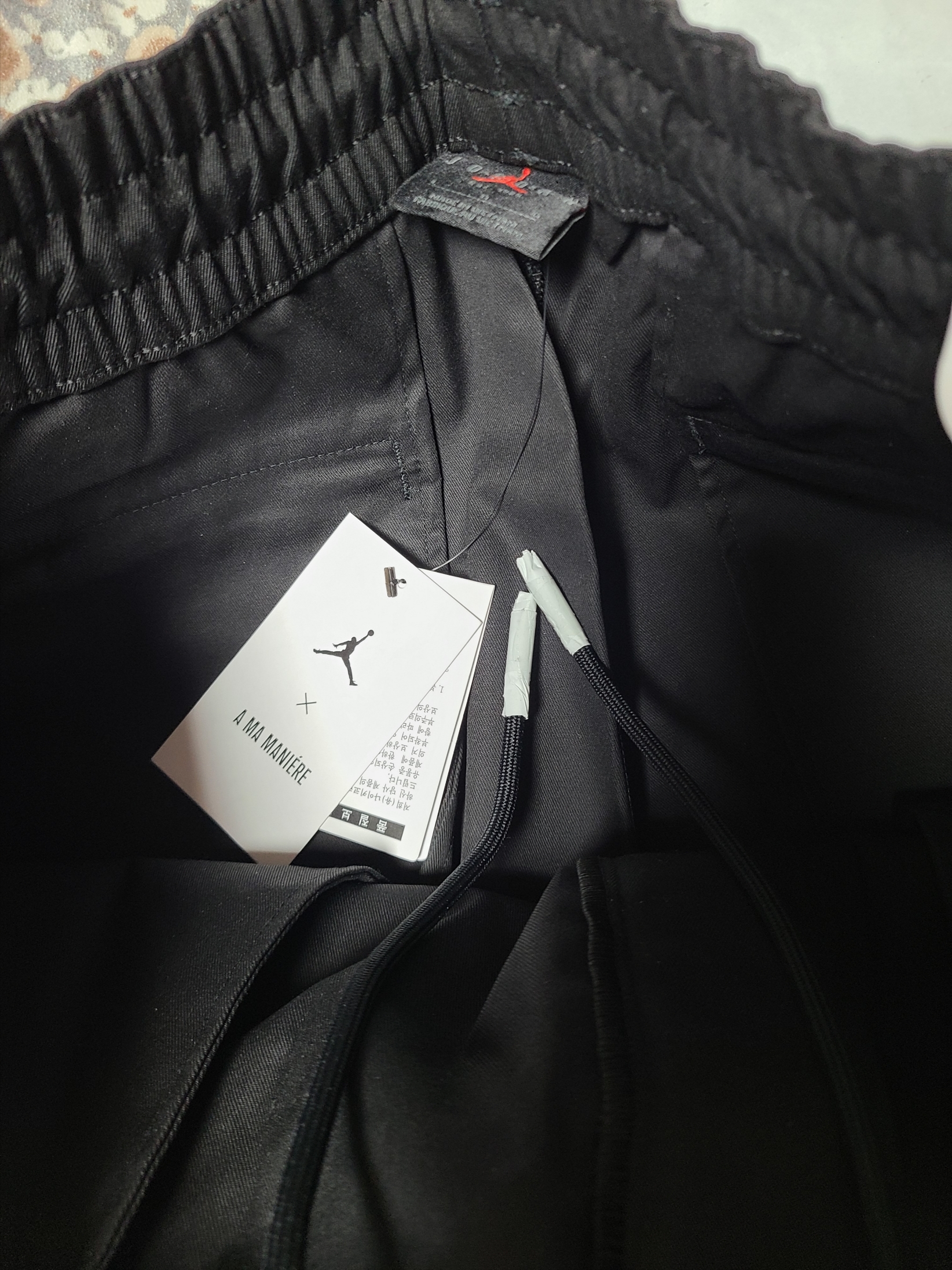 Jordan x A Ma Maniere Pants Black (FN0615-010) 착용 스타일 - 4