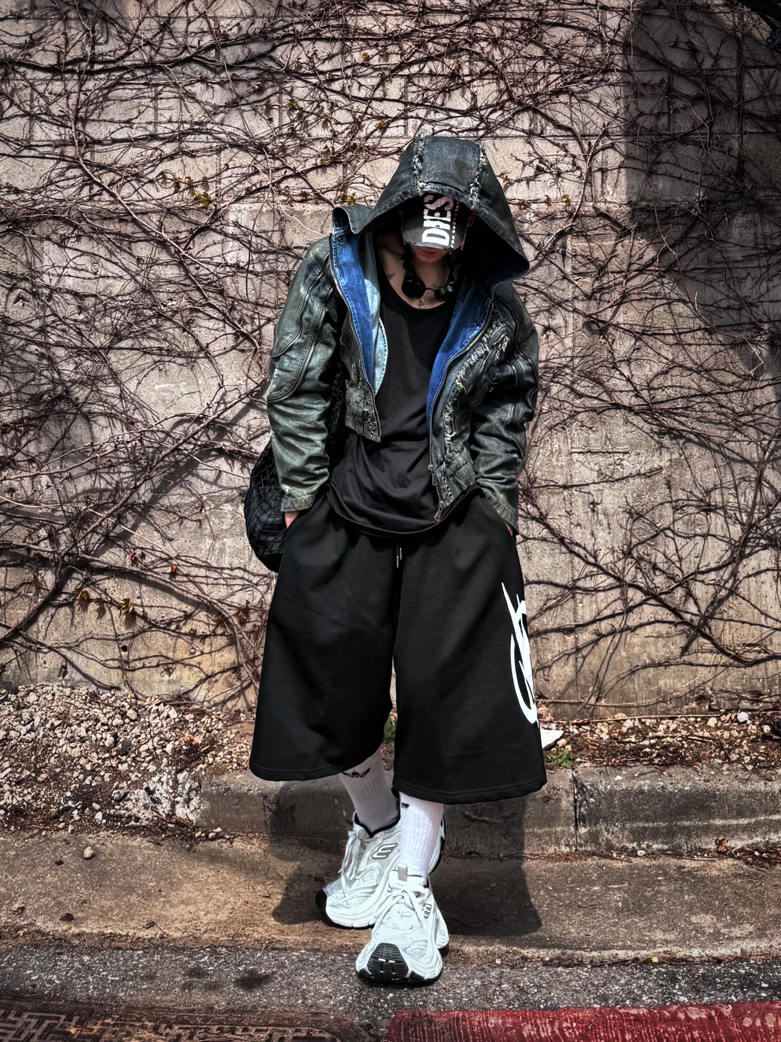 Balenciaga 10XL Sneakers White Black Grey, Diesel C-Ewan Baseball Cap with Diesel Lettering Black 착용 스타일 - 1
