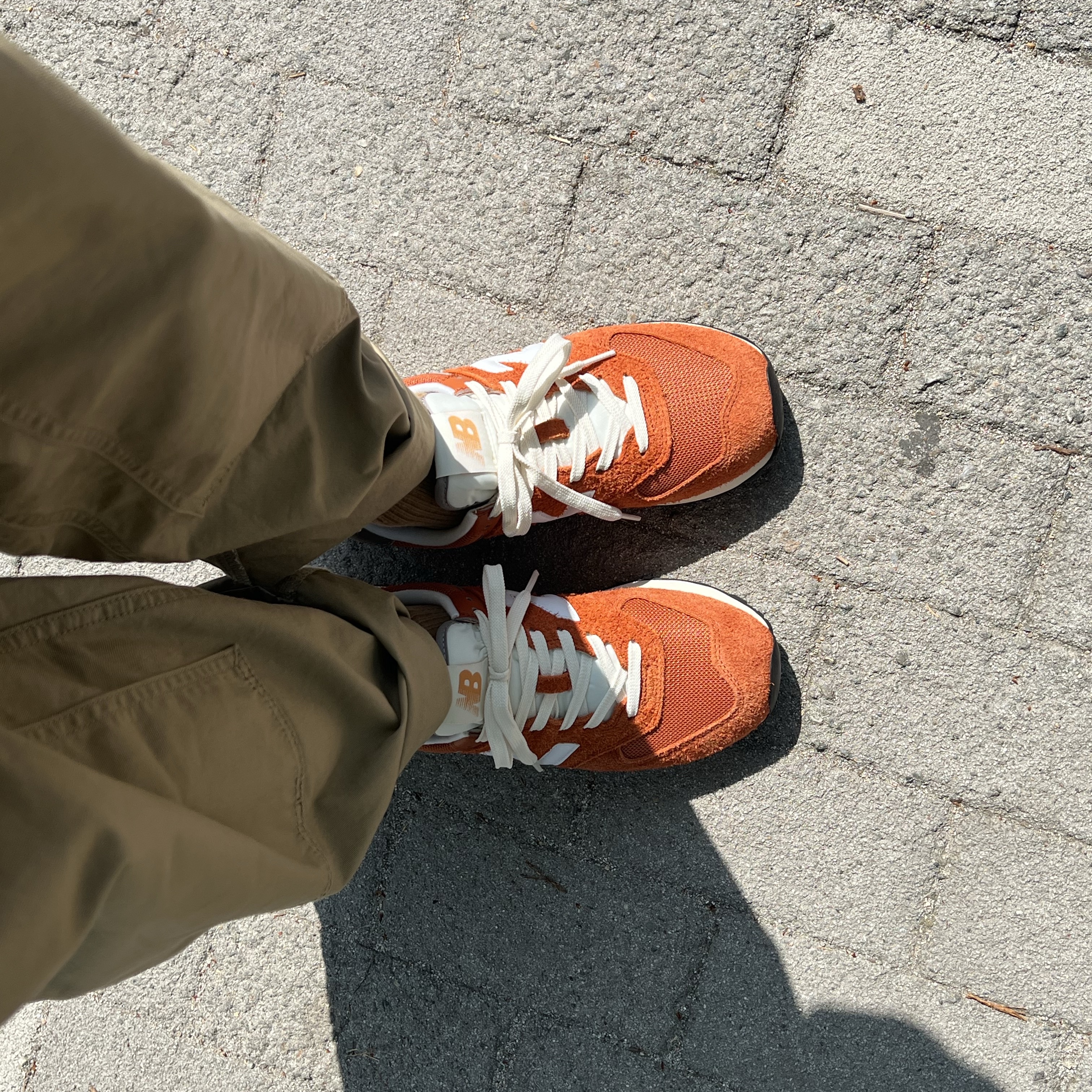 New Balance 574 Heritage Orange Burst White 착용 스타일 - 4