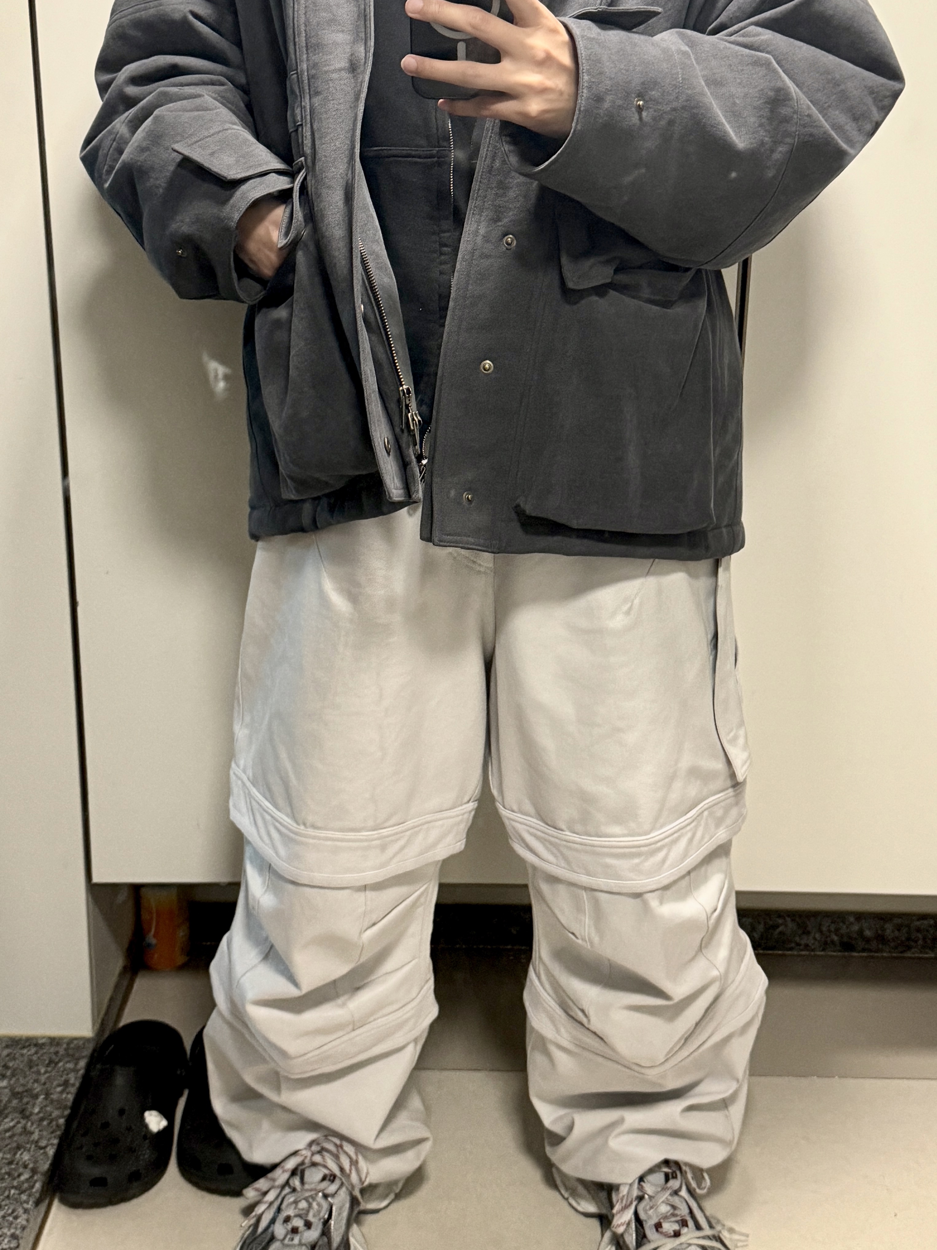 Farfromwhat Far Layered Work Pants White 착용 스타일