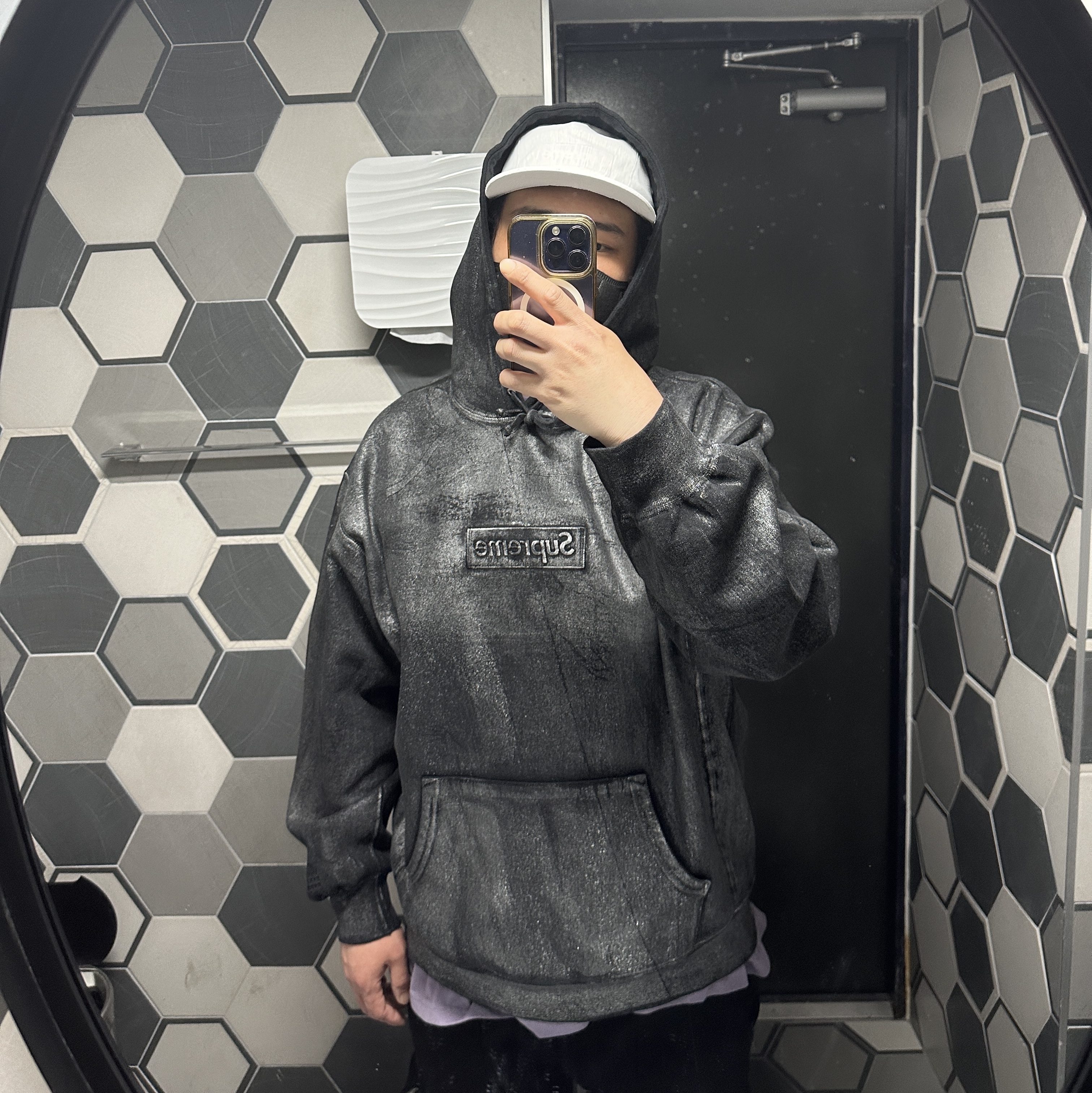 Supreme x MM6 Maison Margiela Foil Box Logo Hooded Sweatshirt Black - 24SS, Supreme x MM6 Maison Margiela Painted Camp Cap White - 24SS 착용 스타일
