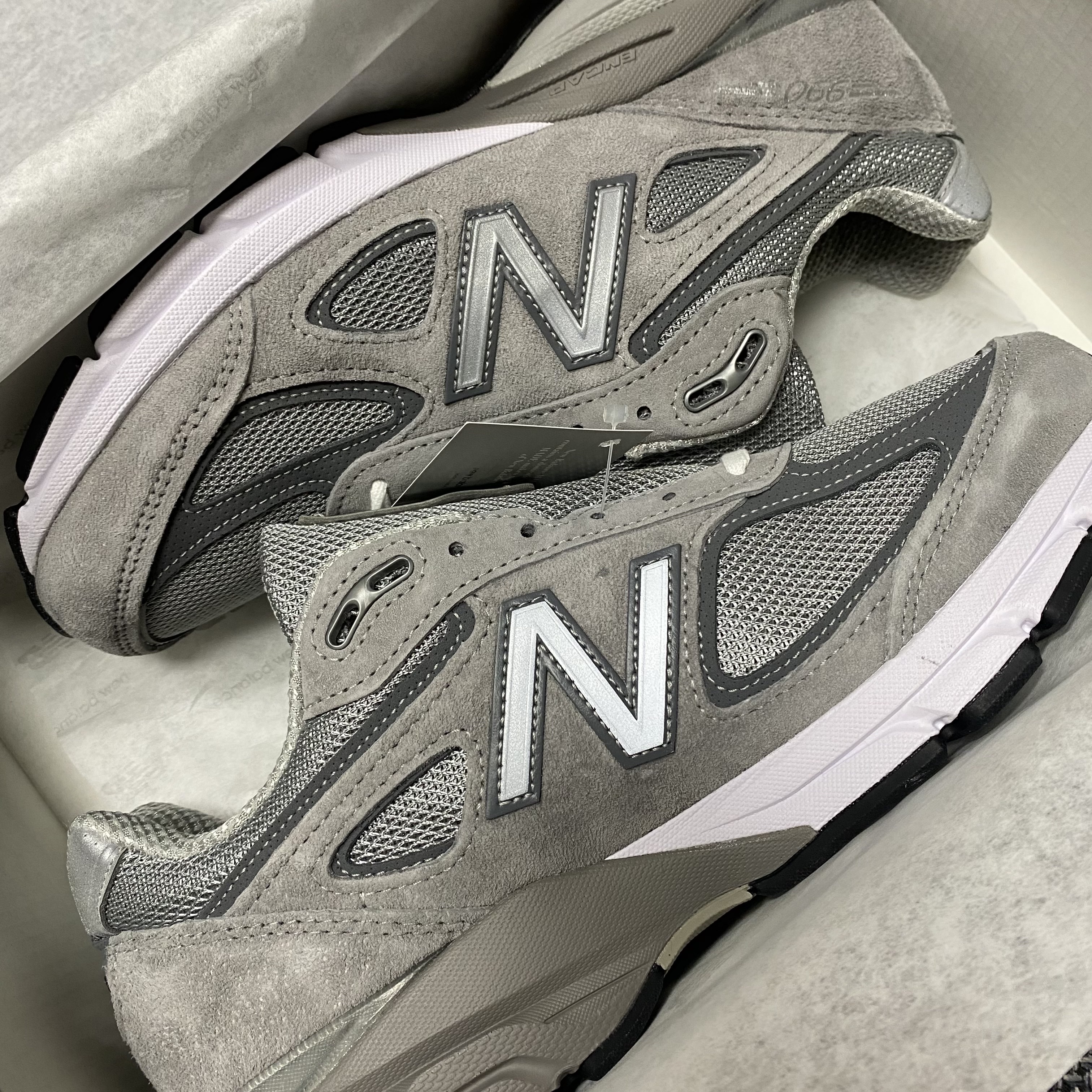 New Balance 990v4 Made in USA Grey Silver 착용 스타일