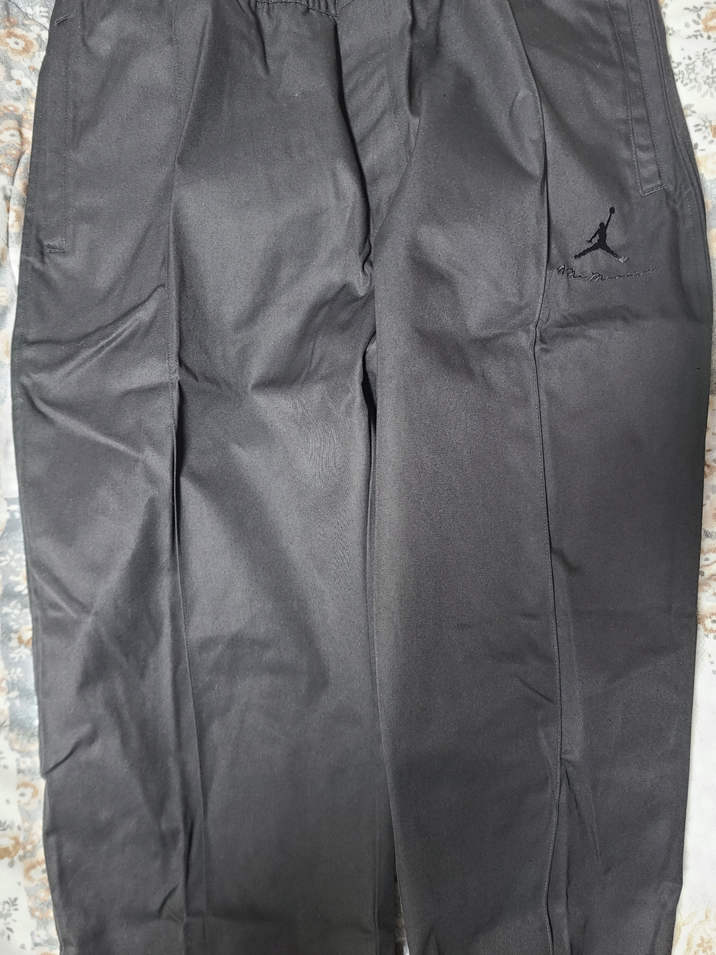 Jordan x A Ma Maniere Pants Black (FN0615-010) 착용 스타일 - 2