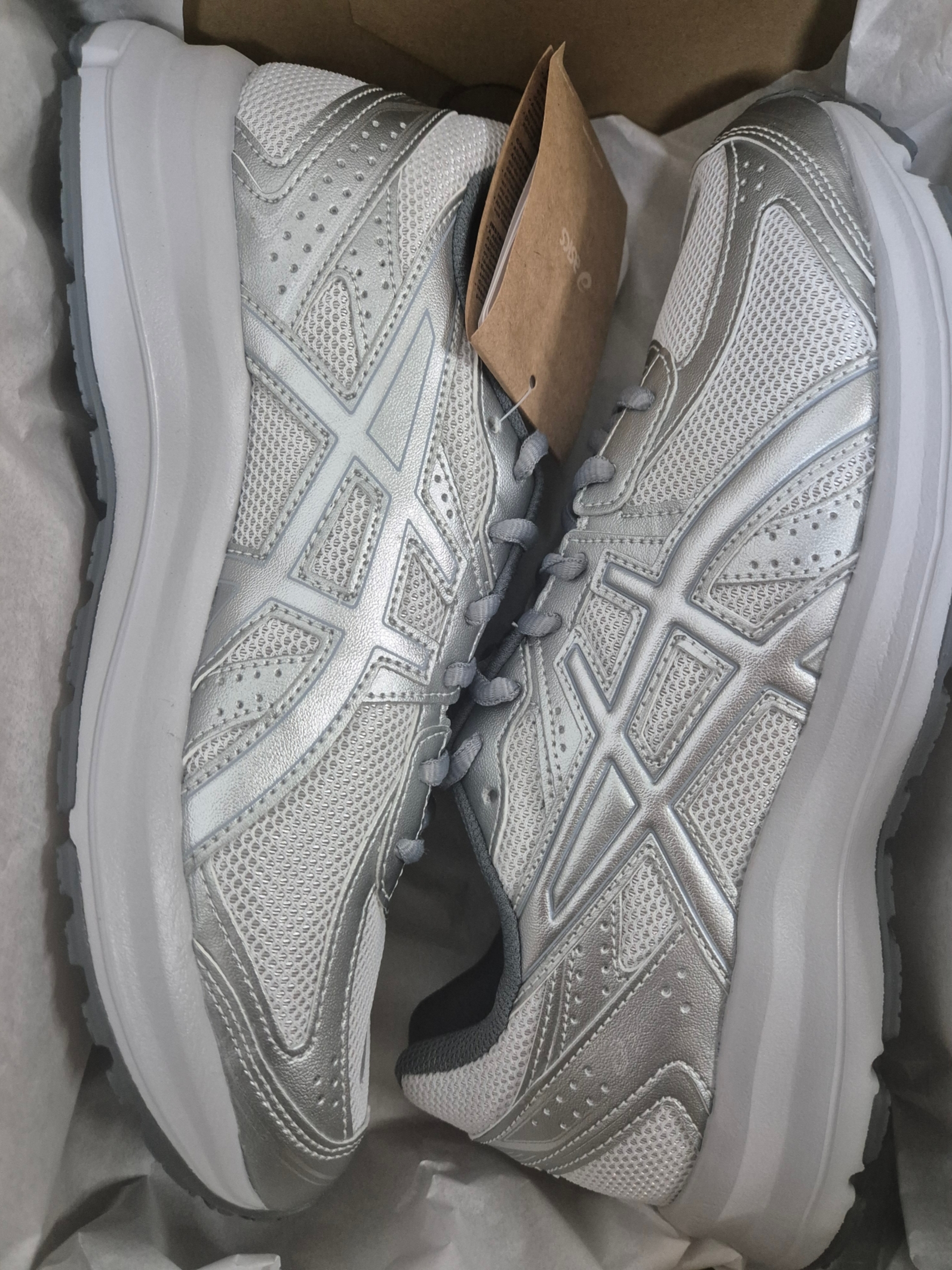 Asics Jog 100 S SMU Glacier Grey Pure Silver - 2E Wide 착용 스타일