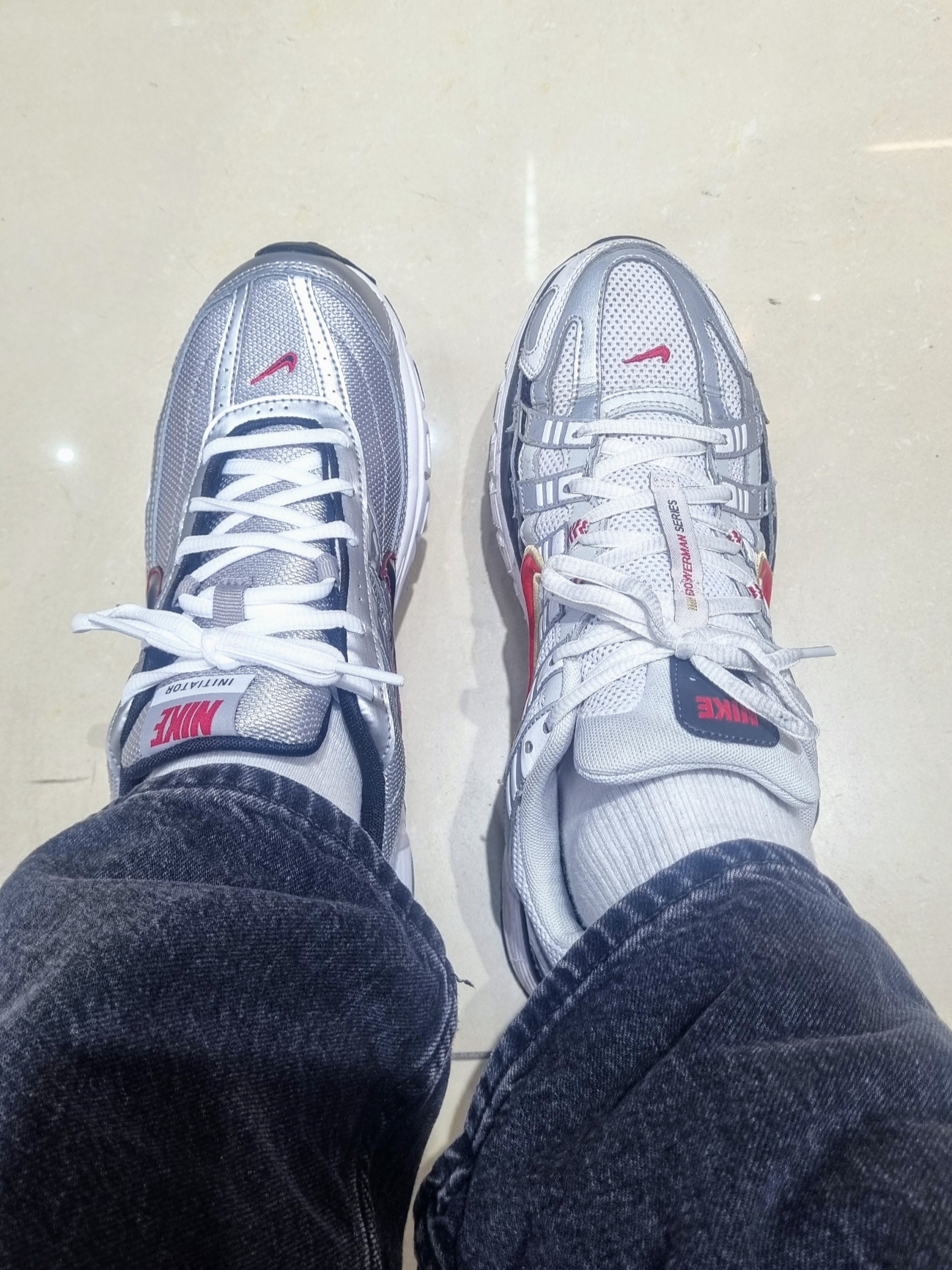 Nike Initiator Metallic Silver Black 착용 스타일