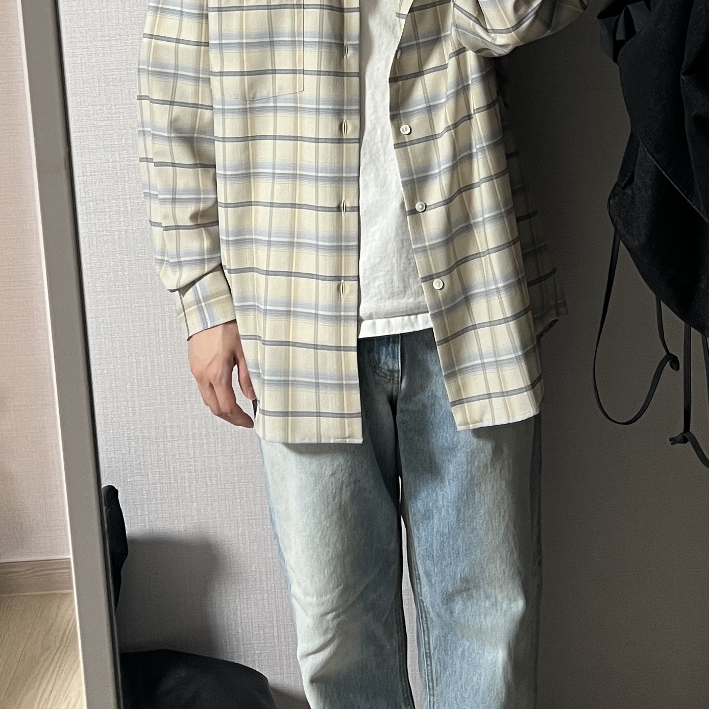Auralee Super Light Wool Check Shirt Light Beige 착용 스타일 - 2