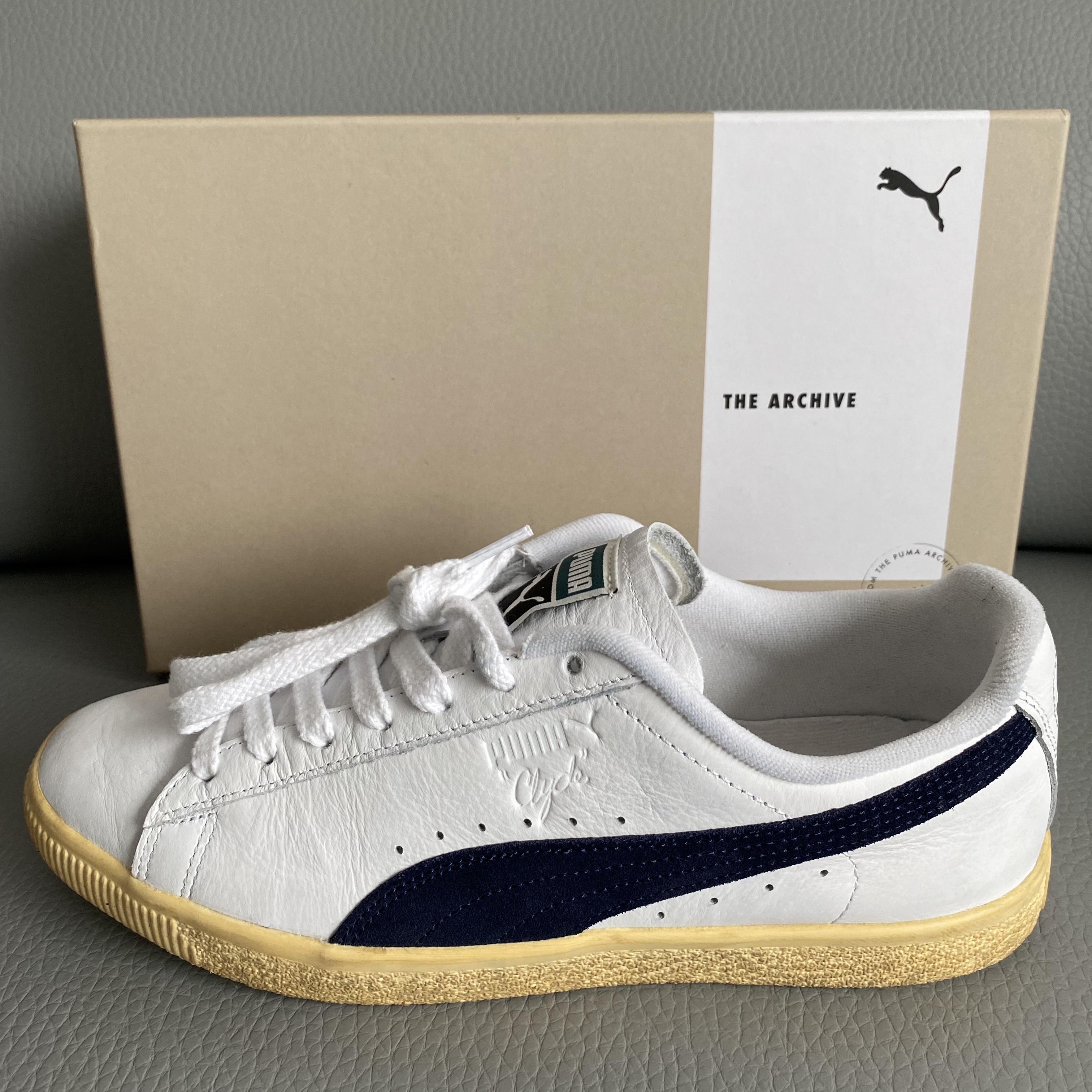 Puma Clyde Vintage White Navy 착용 스타일