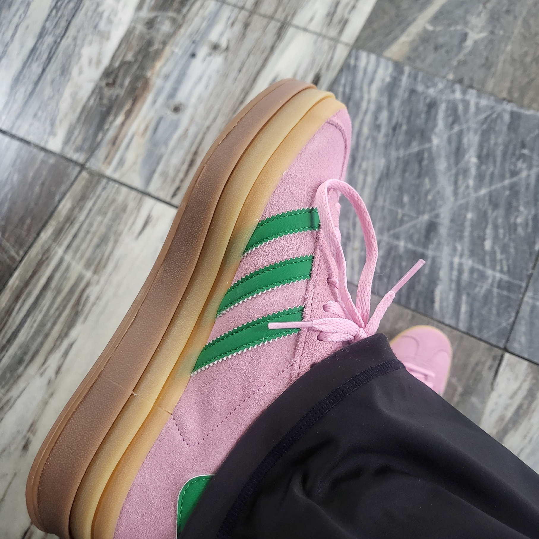 (W) Adidas Gazelle Bold True Pink Green 착용 스타일