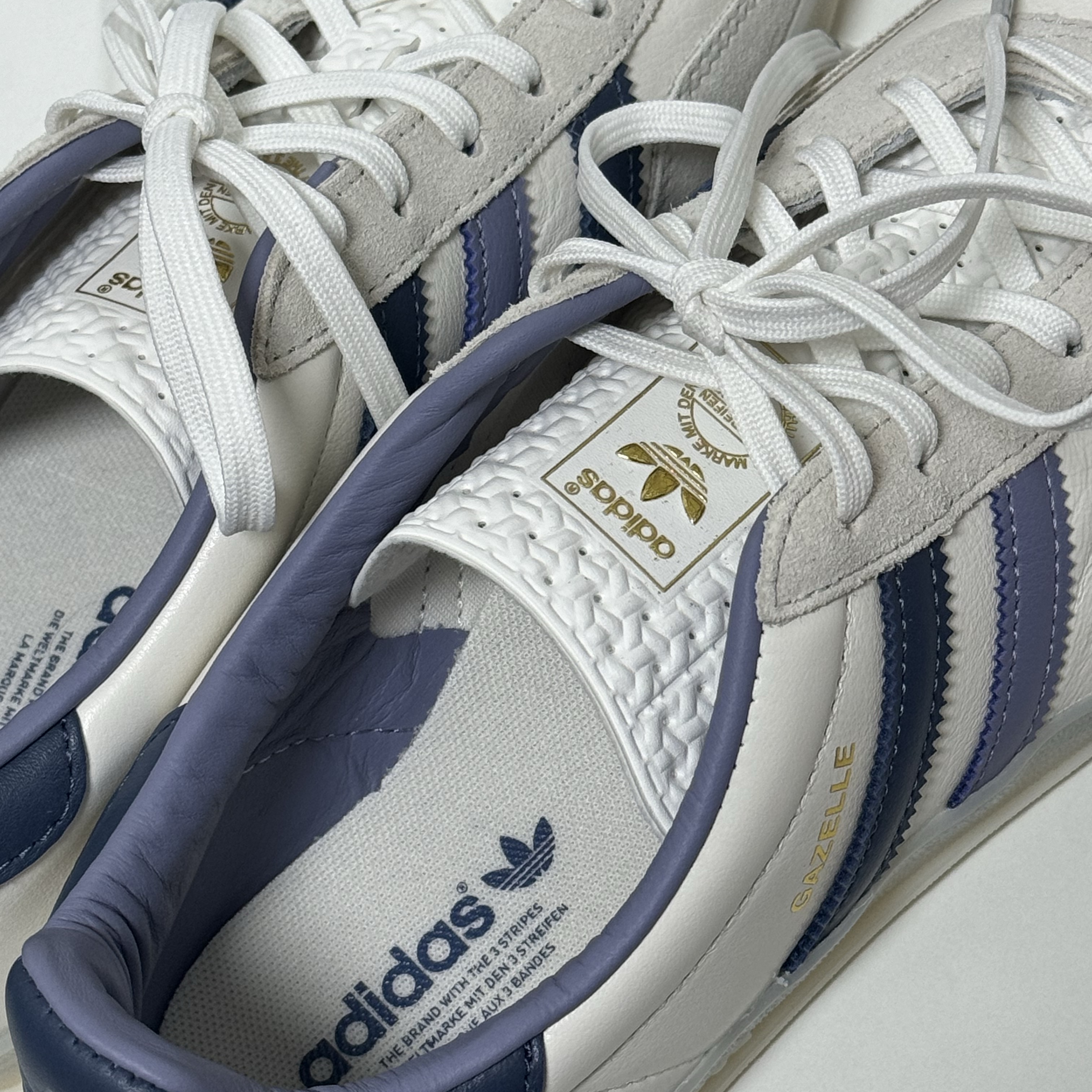 Adidas Gazelle Indoor Core White Preloved Ink 착용 스타일 - 1
