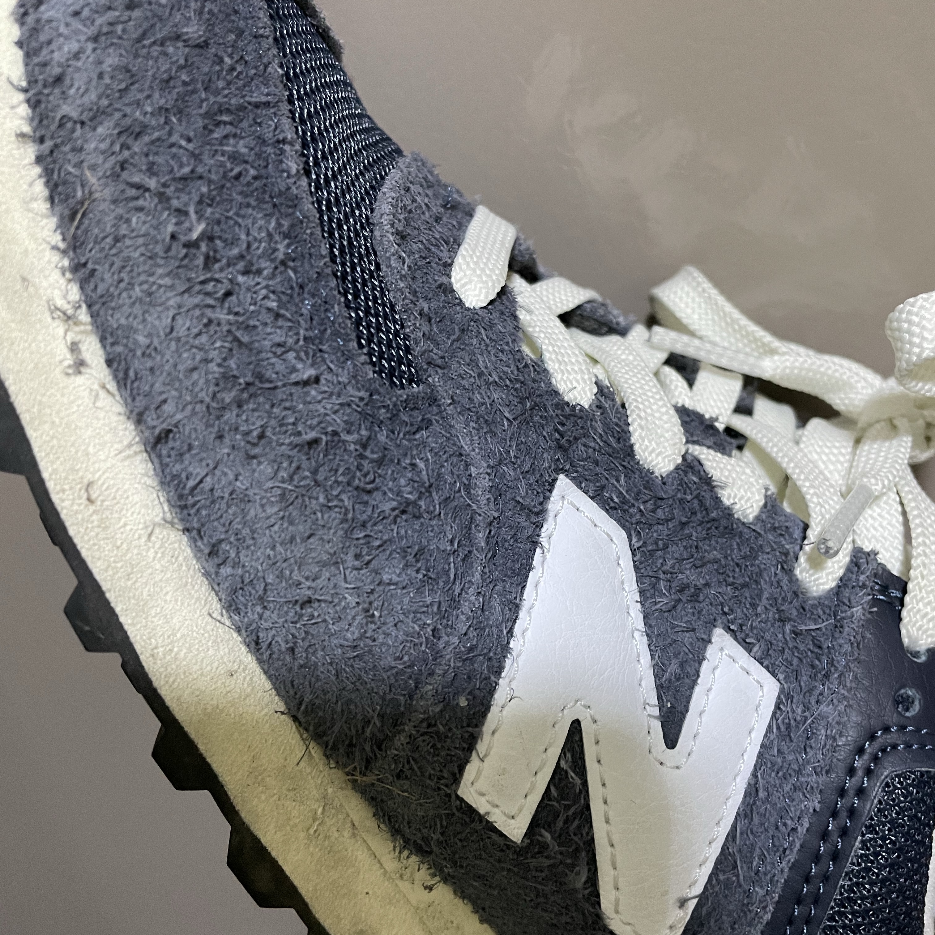 New Balance 574 Heritage Navy 착용 스타일 - 1