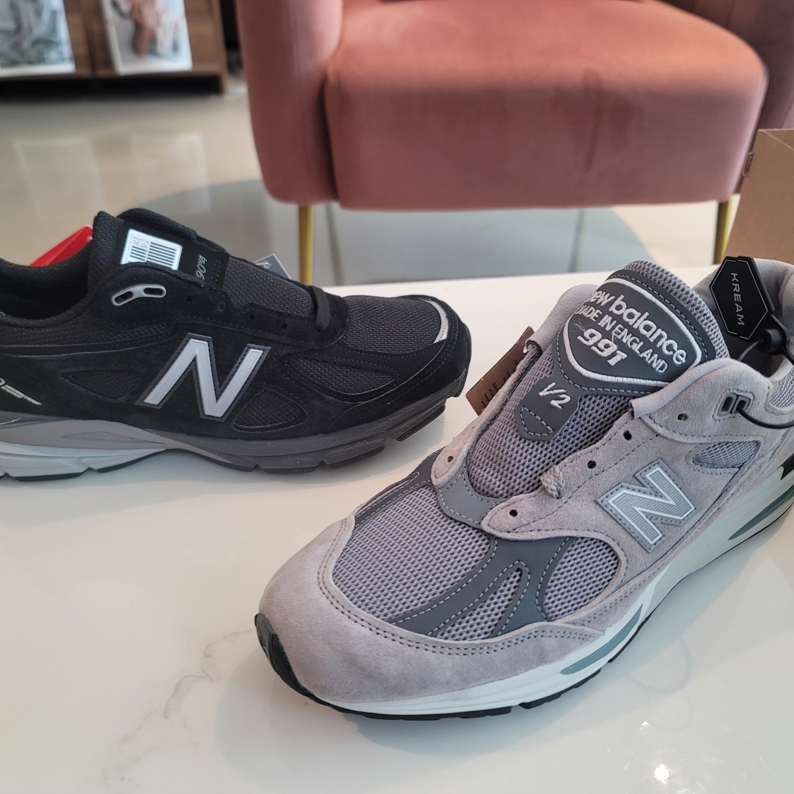 New Balance 991v2 Made in UK Rock Ridge Alloy Silver, New Balance 990v4 Made in USA Black Silver 착용 스타일