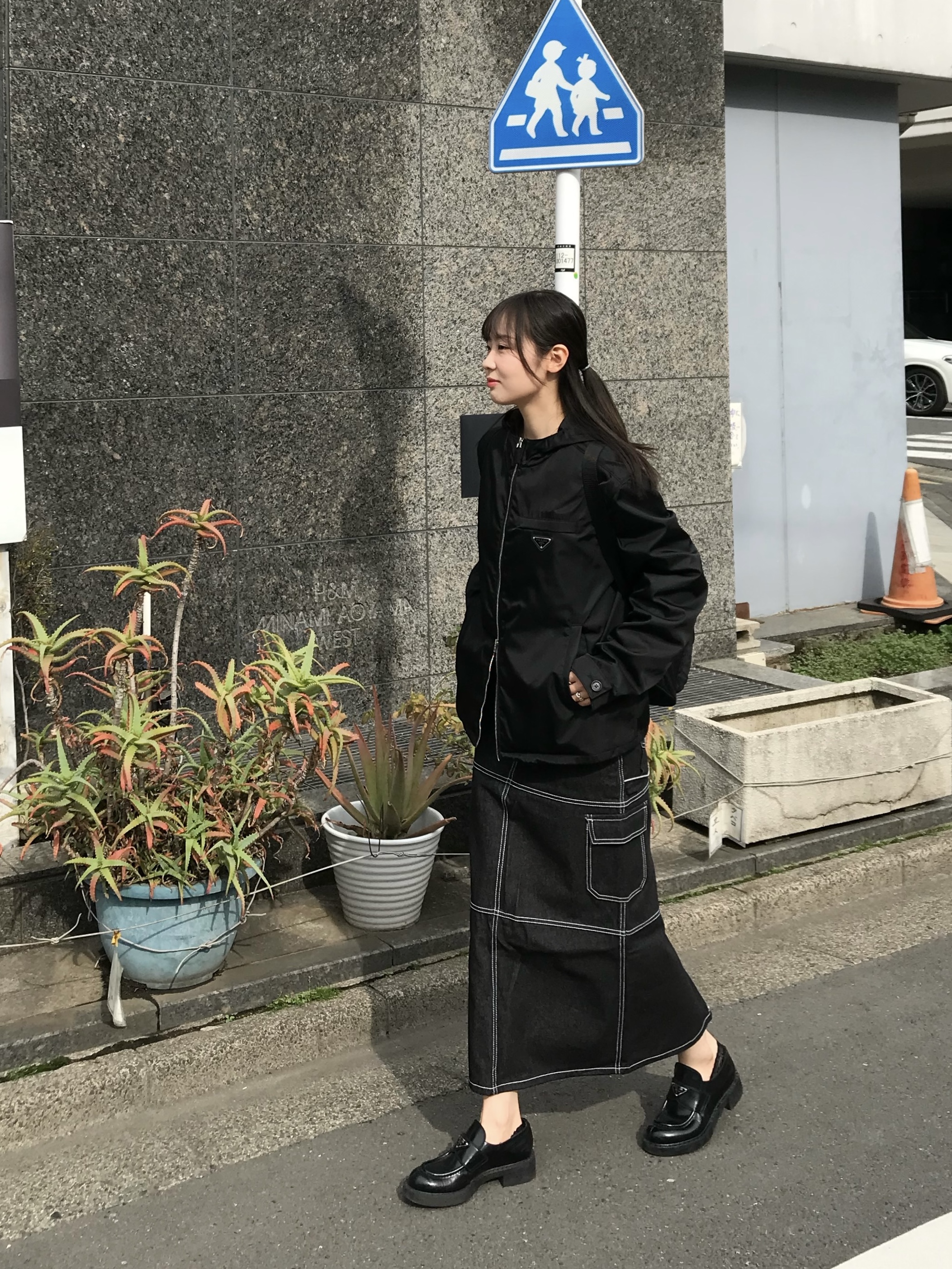Prada Re-Nylon Hooded Blouson Jacket Black 착용 스타일