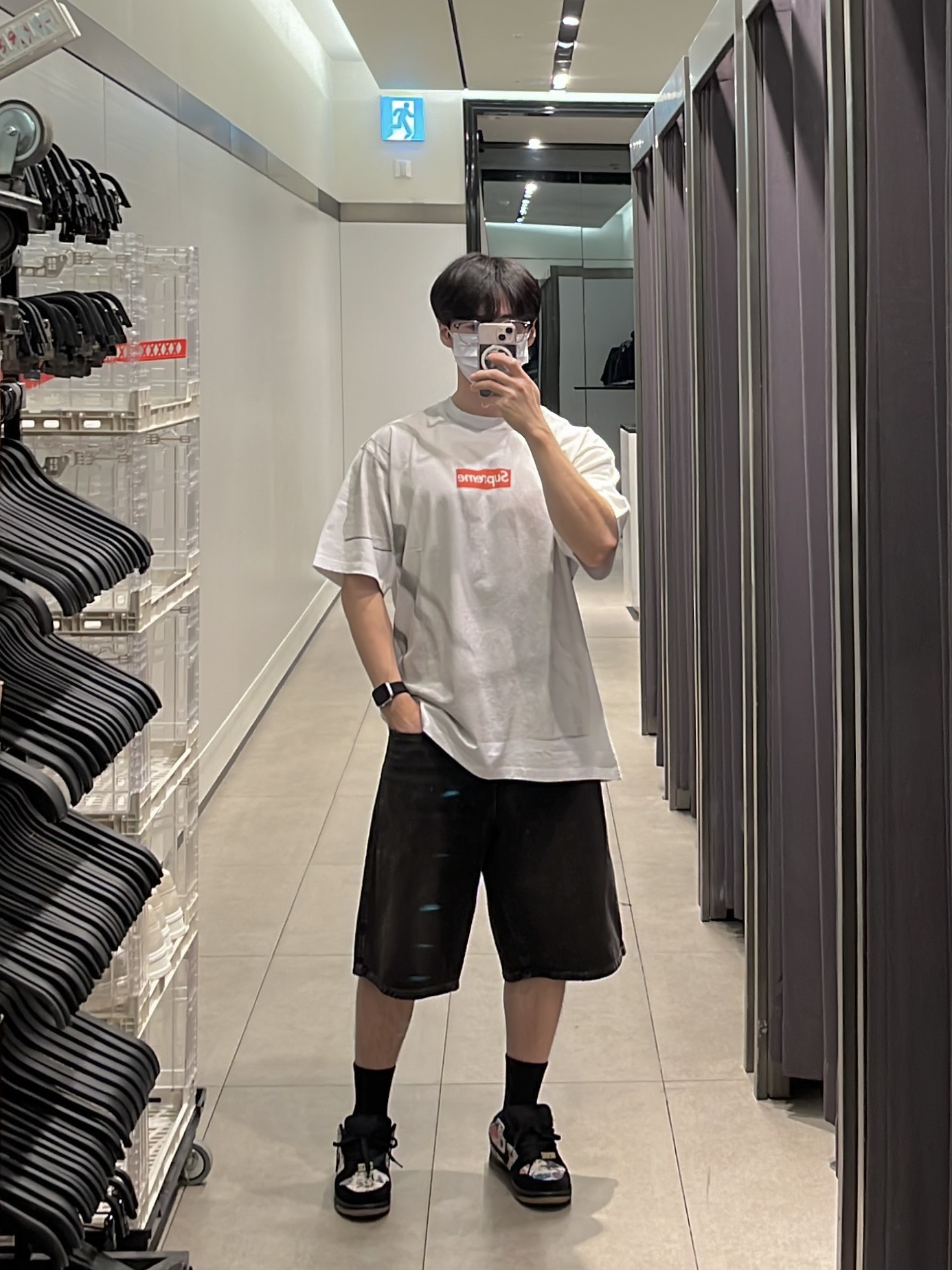 Supreme x MM6 Maison Margiela Box Logo T-Shirt White - 24SS, Nike x Supreme SB Dunk Low QS Rammellzee Black 착용 스타일