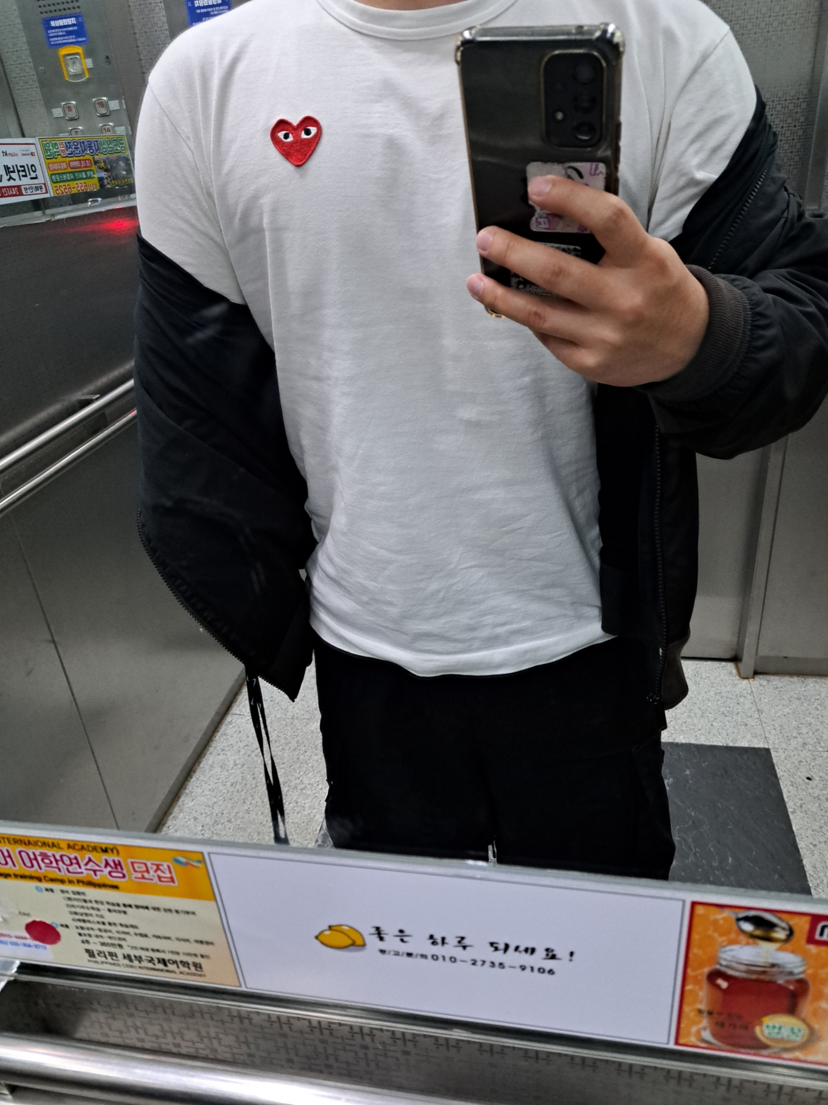 Play Comme des Garcons Red Heart T-Shirt White 착용 스타일