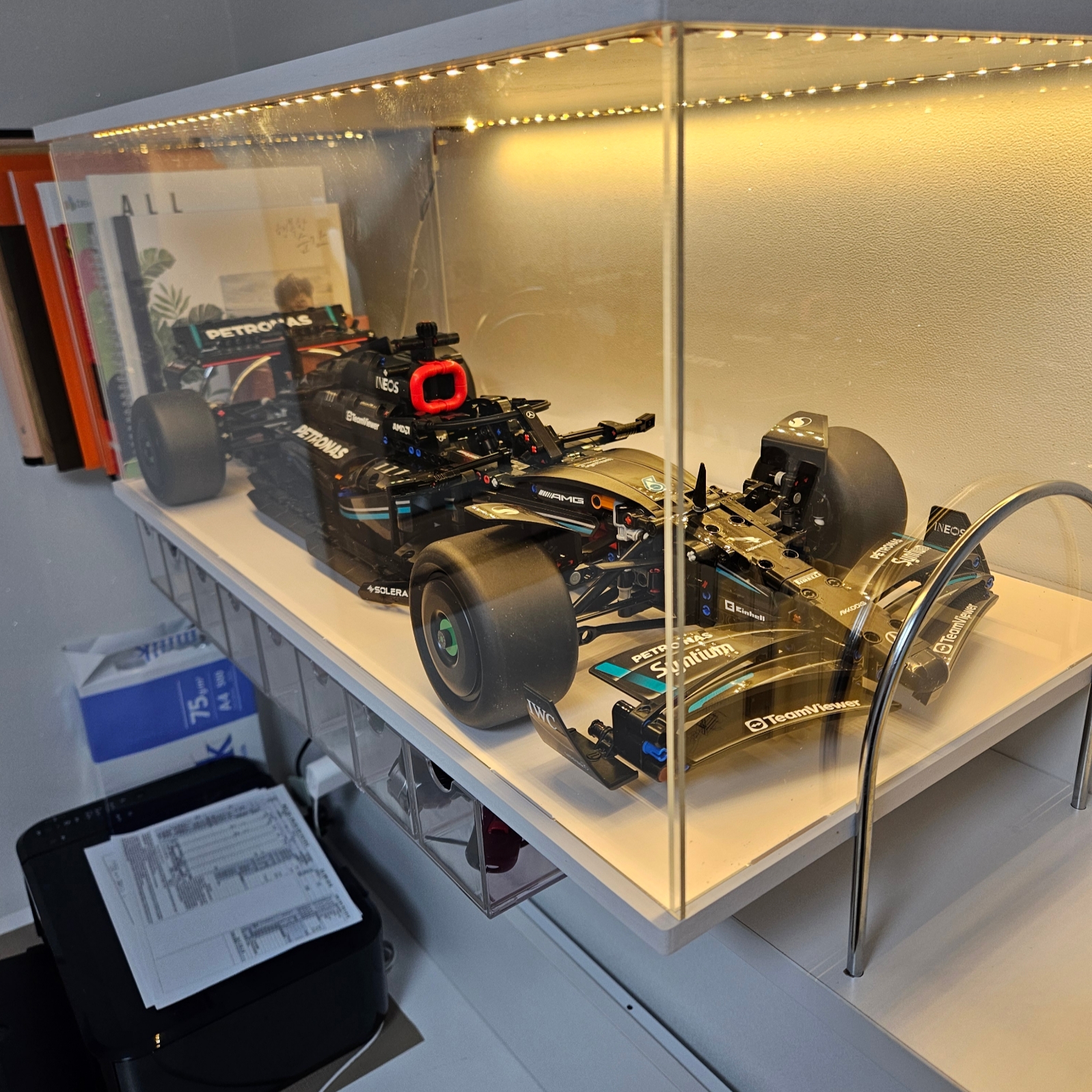 Lego Mercedes-AMG F1 W14 E Performance 착용 스타일 - 1