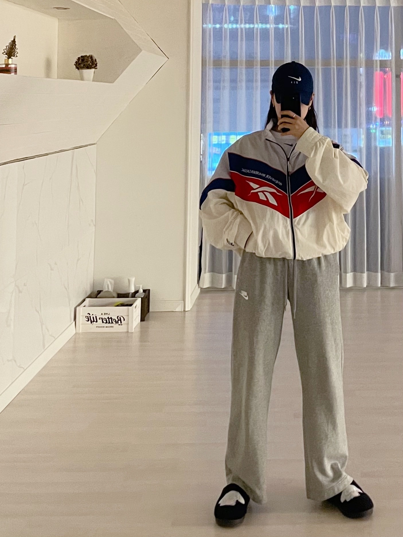 Reebok Twin Vector Windbreaker Off White, (W) Nike Club Fleece Pants Grey - US/EU 착용 스타일 - 4