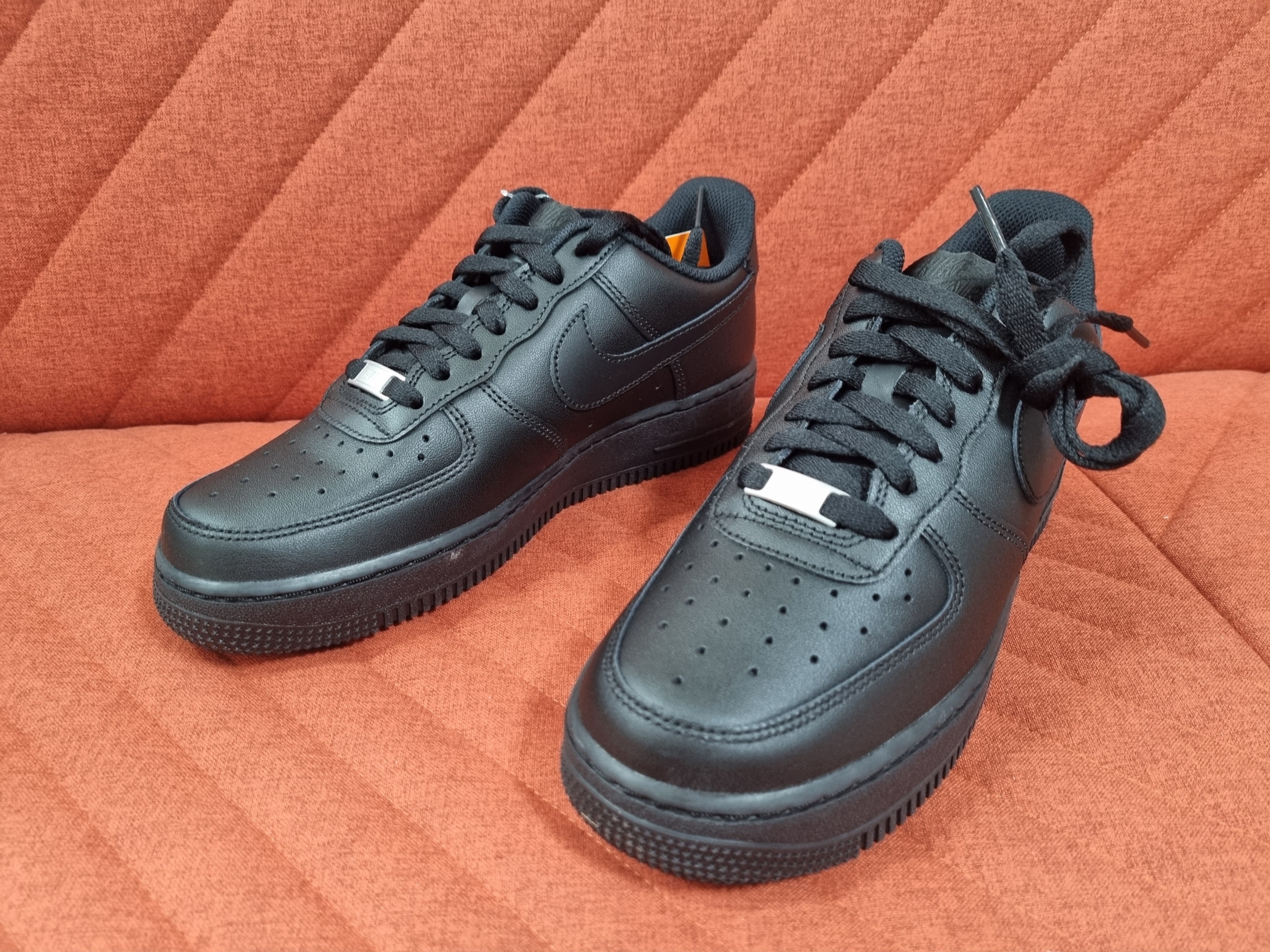 Nike Air Force 1 '07 Low Triple Black 착용 스타일