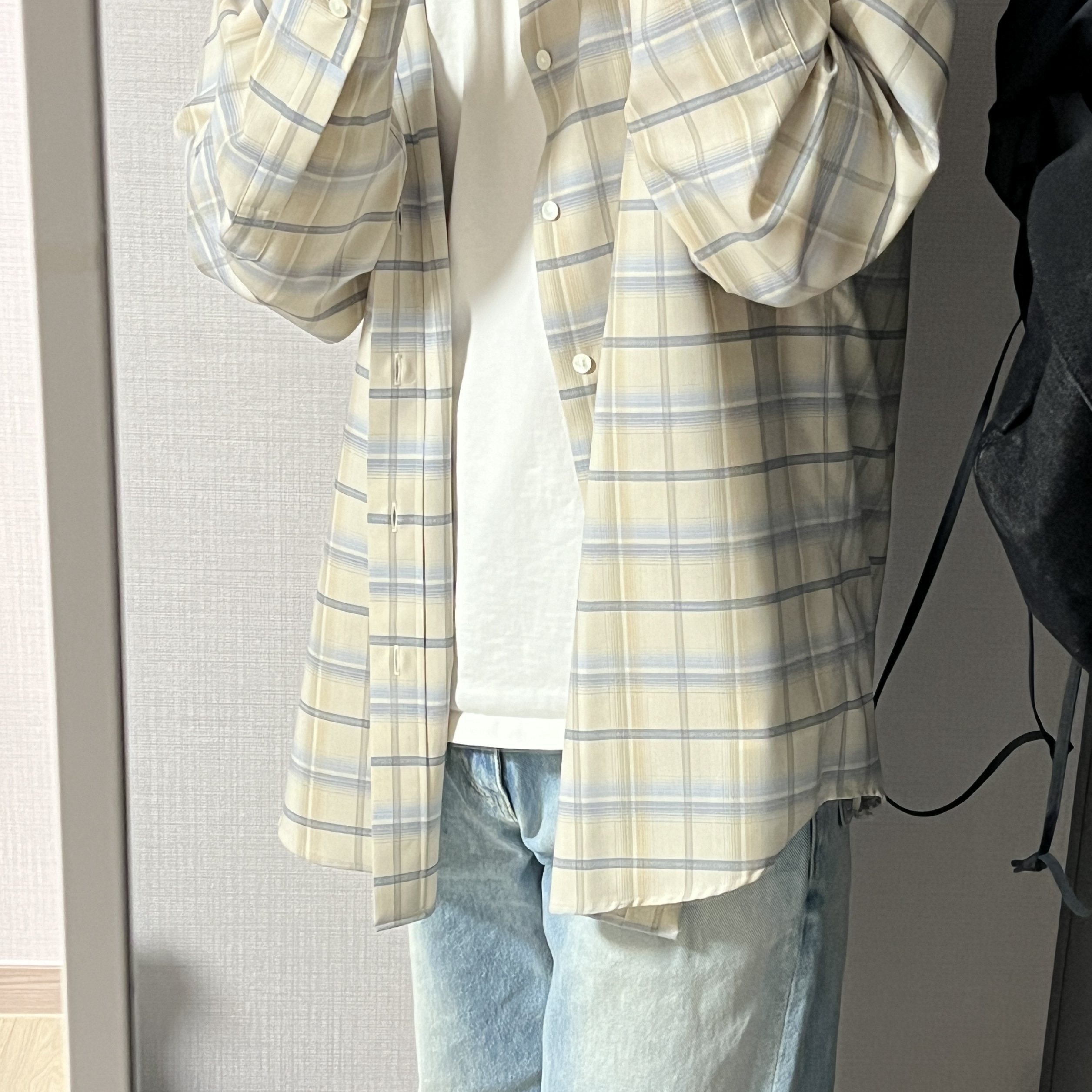 Auralee Super Light Wool Check Shirt Light Beige 착용 스타일 - 1