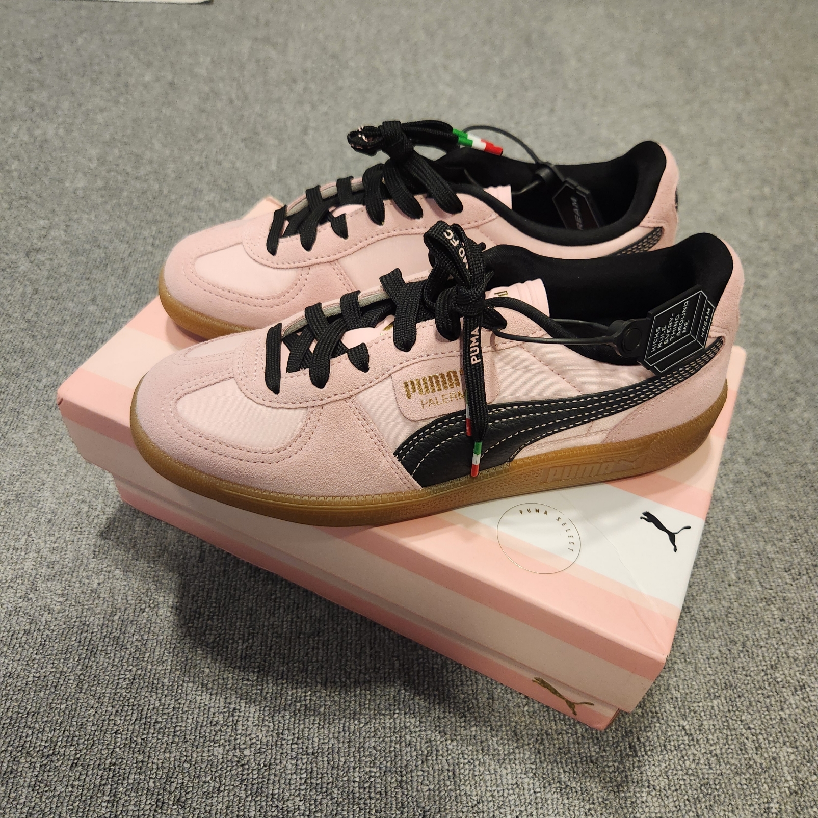 Puma x Palermo F.C. Sneakers Bright Pink Black 착용 스타일