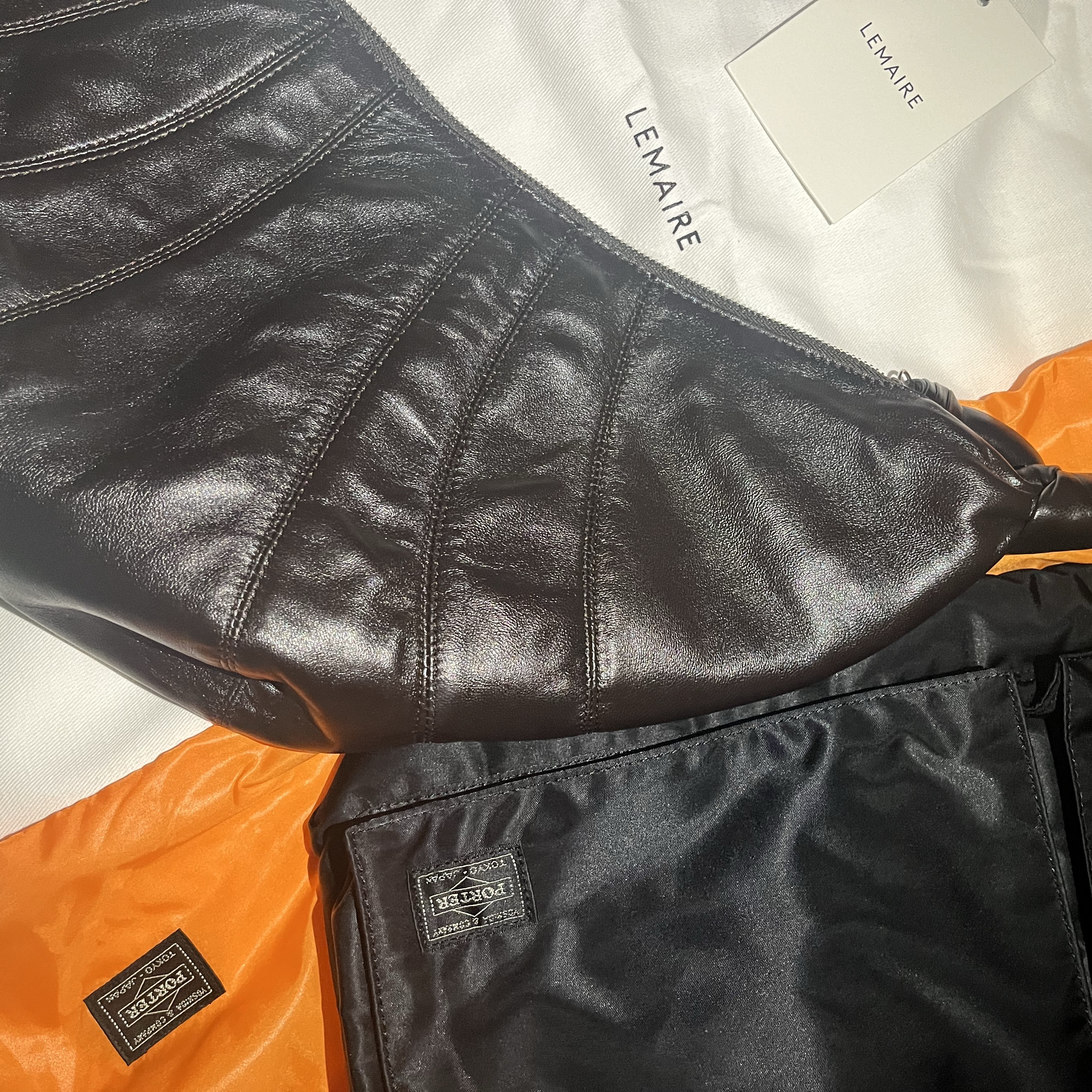 Lemaire Medium Croissant Bag Soft Nappa Leather Dark Chocolate 착용 스타일